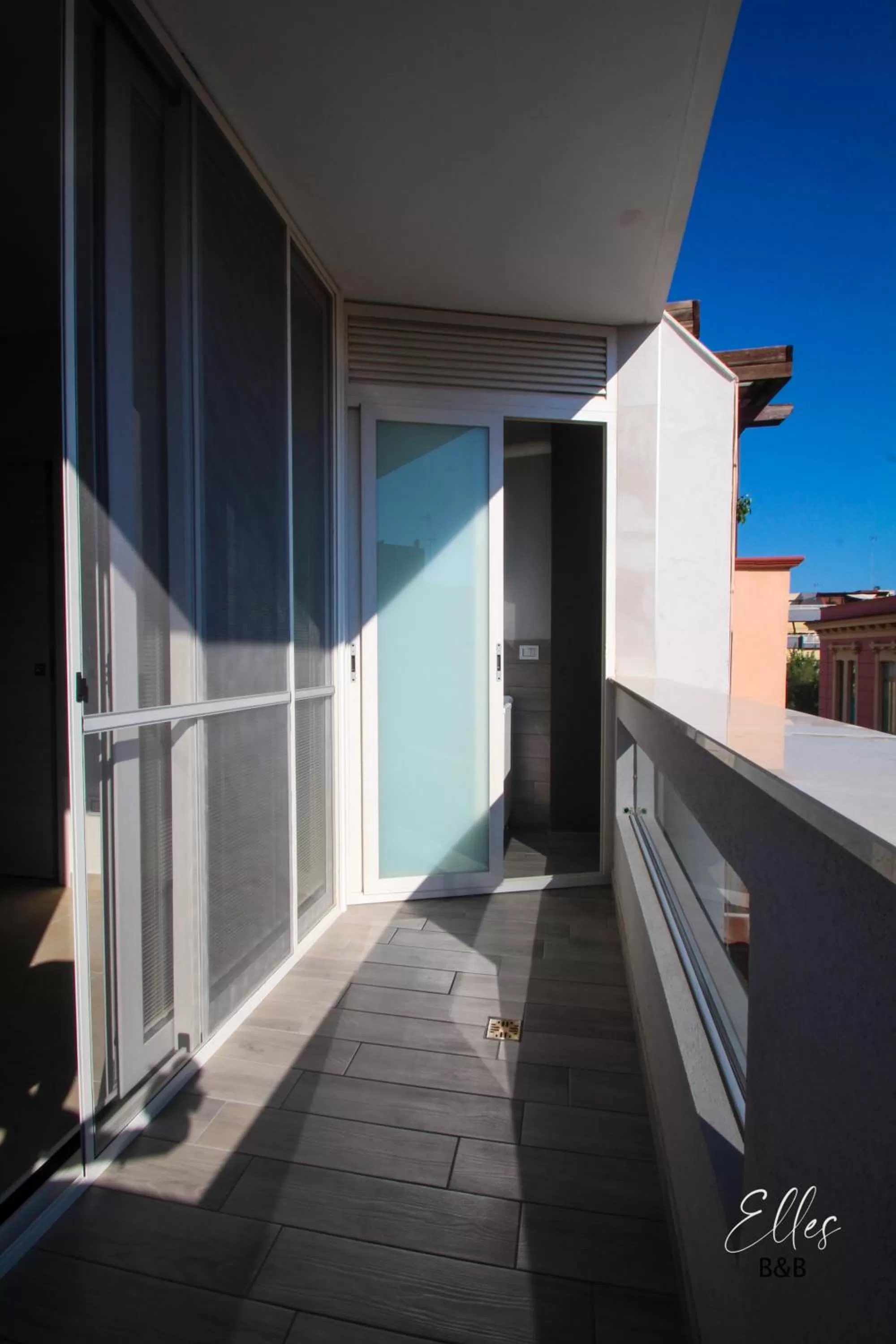 Balcony/Terrace in B&B Elles con parcheggio interno