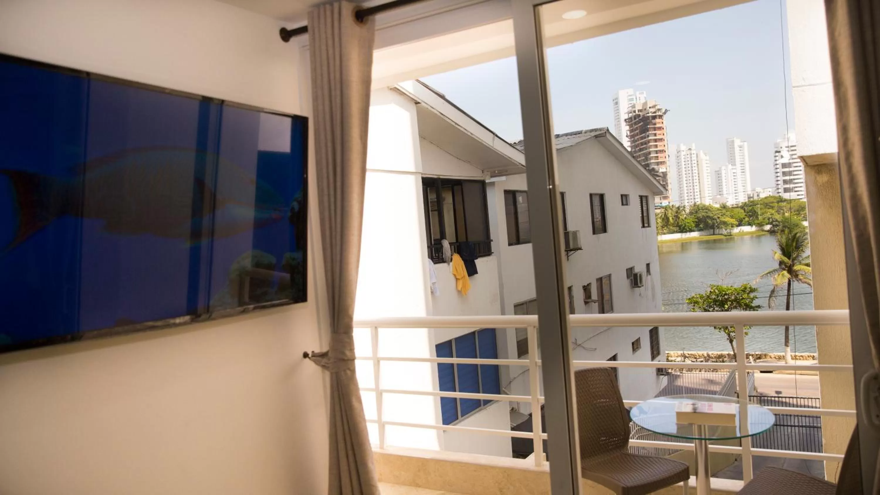 TV and multimedia in Hollywood Beach Suite