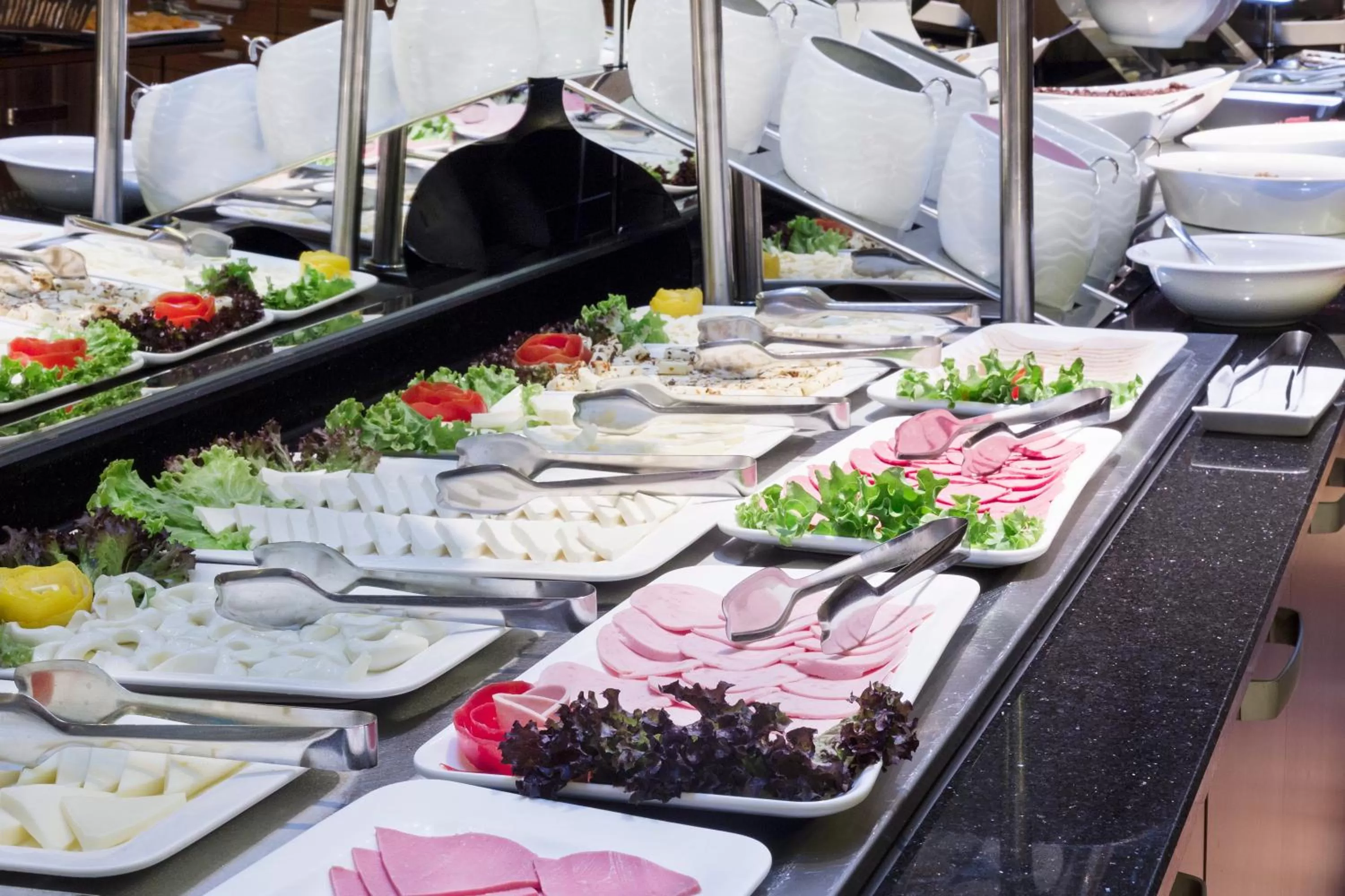 Restaurant/places to eat in Meretto Hotel LALELİ