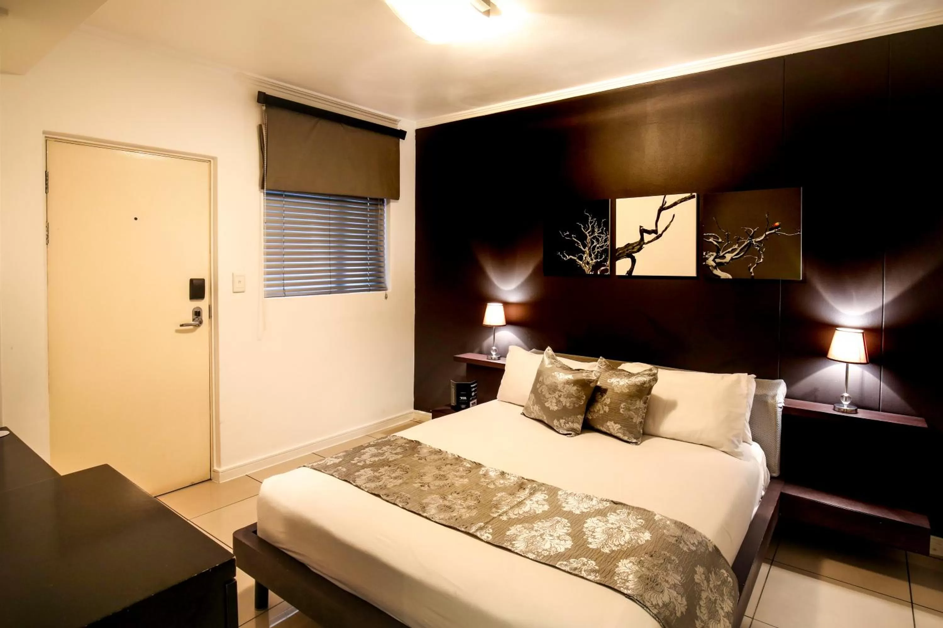 Bed in The Nicol Hotel and Apartments