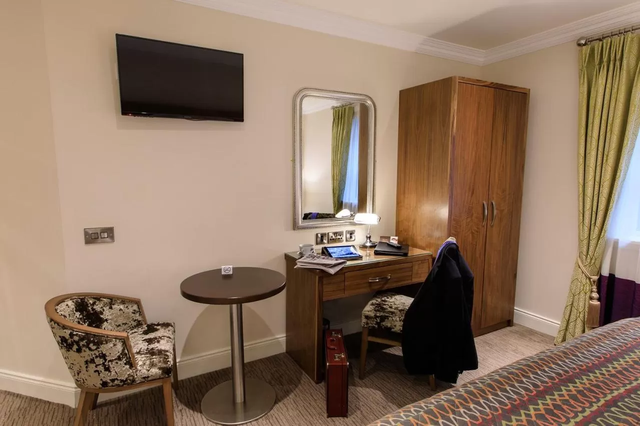 Other, Bed in Grand Hotel Tralee