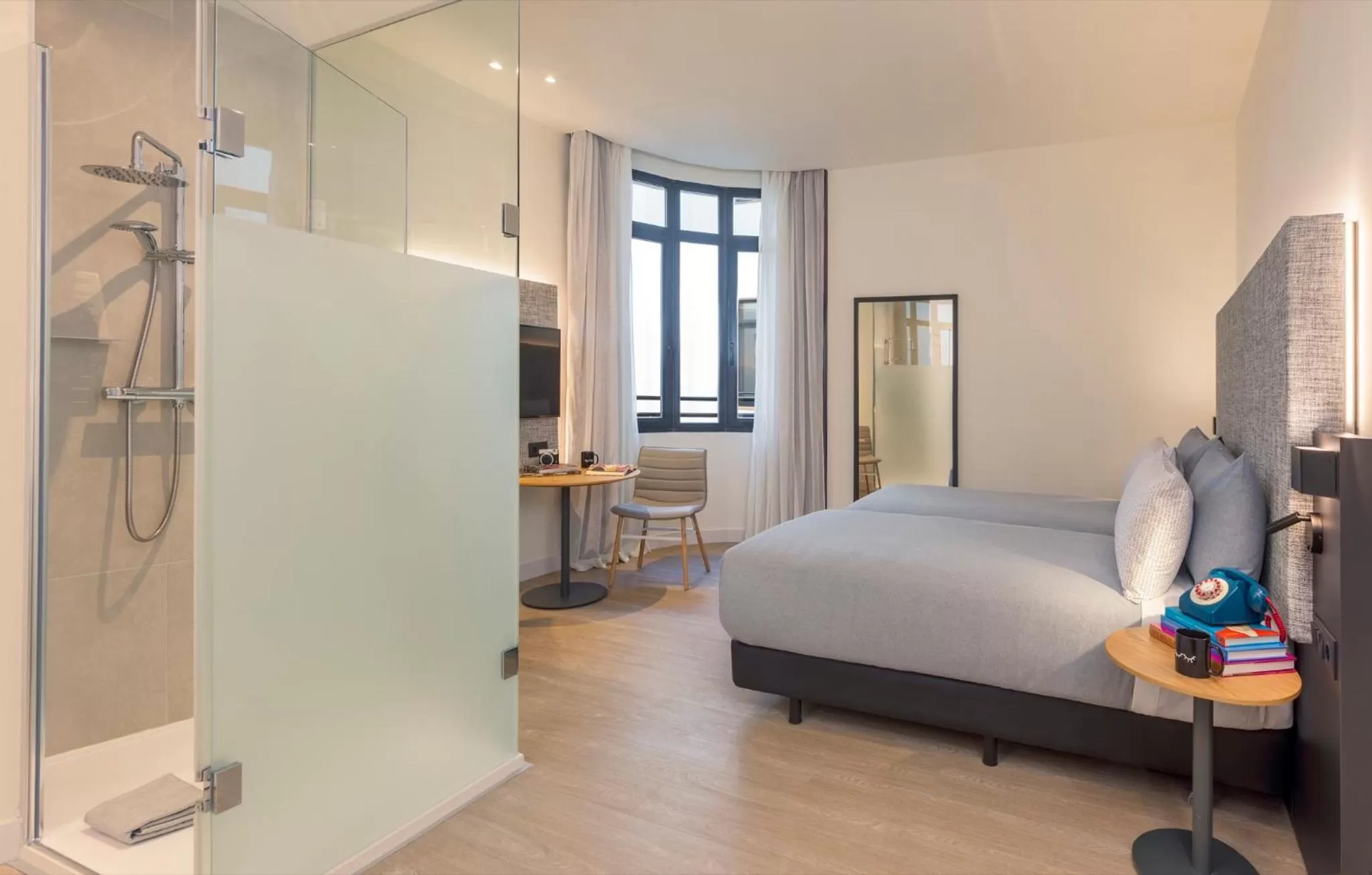 Photo of the whole room, Bed in INNSIDE by Meliá Madrid Gran Vía