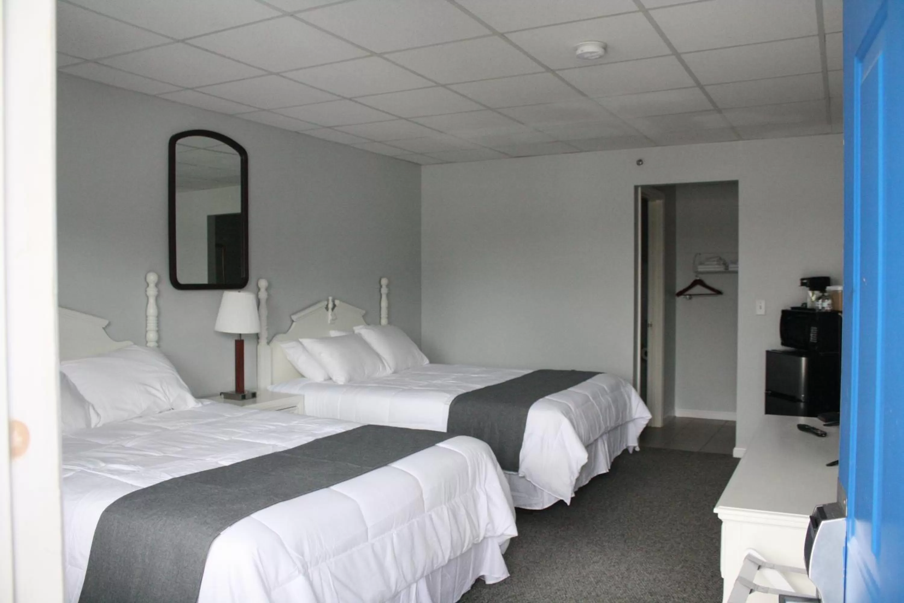 Deluxe Queen Room in Winnisquam Lake Inn