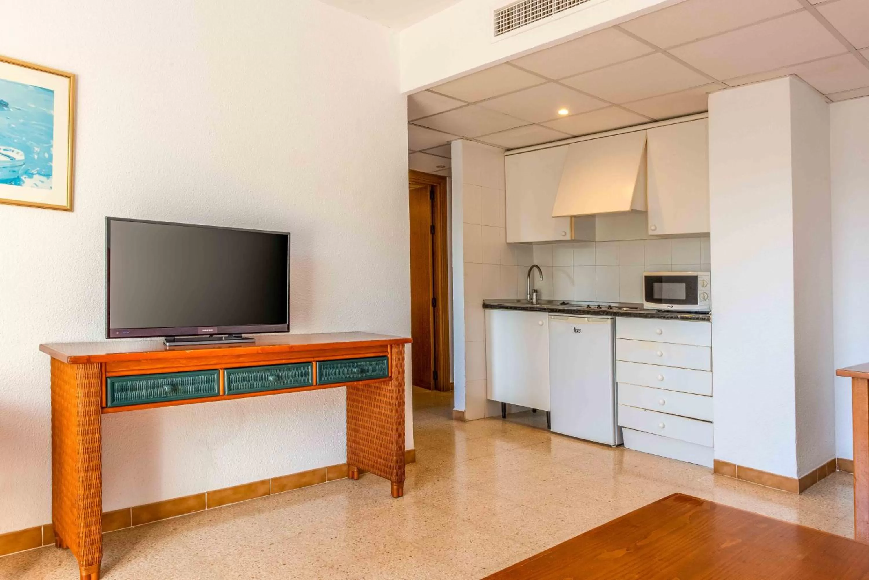 Kitchen or kitchenette, TV/Entertainment Center in Valentin Park Club