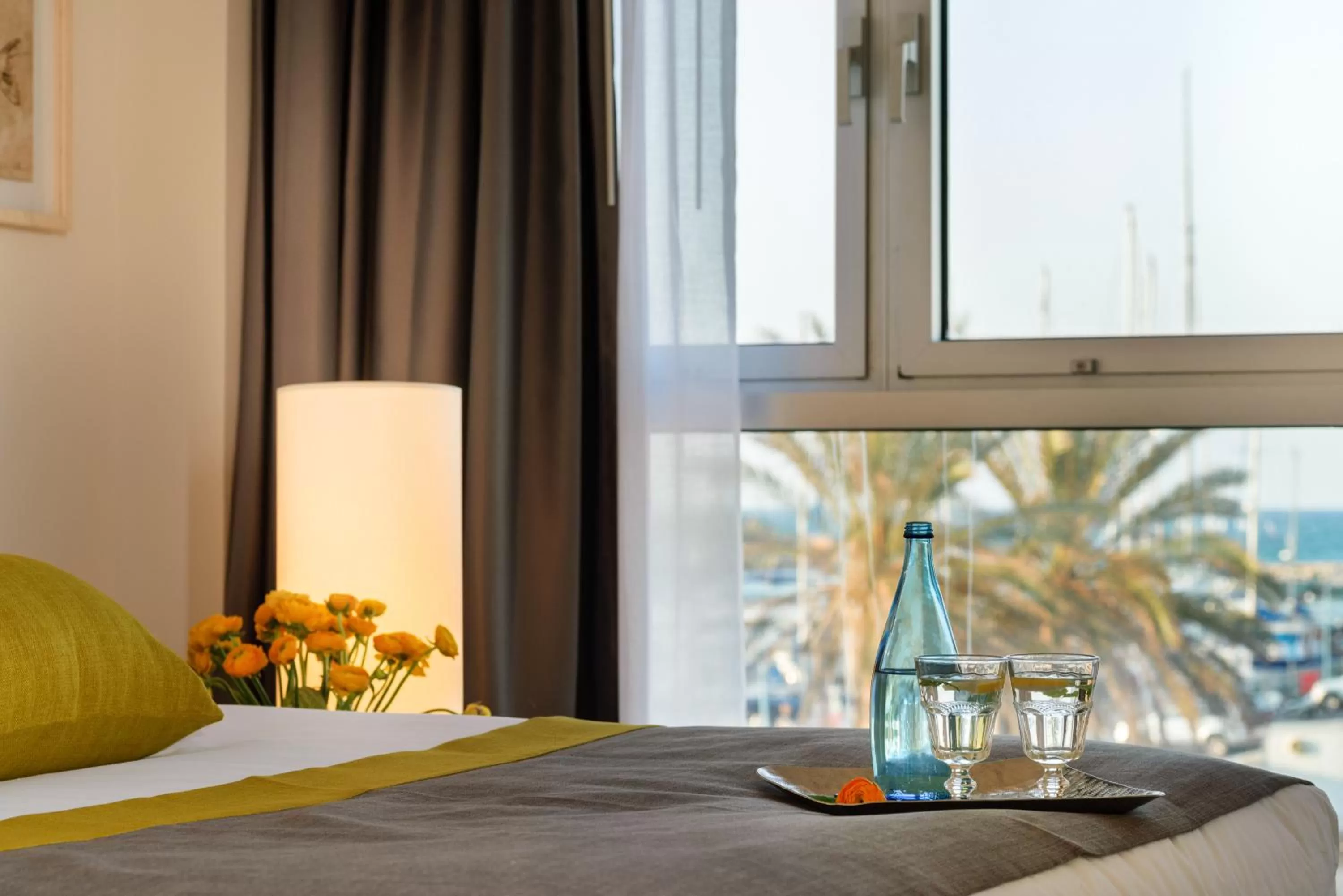 Drinks, Bed in Herods Herzliya