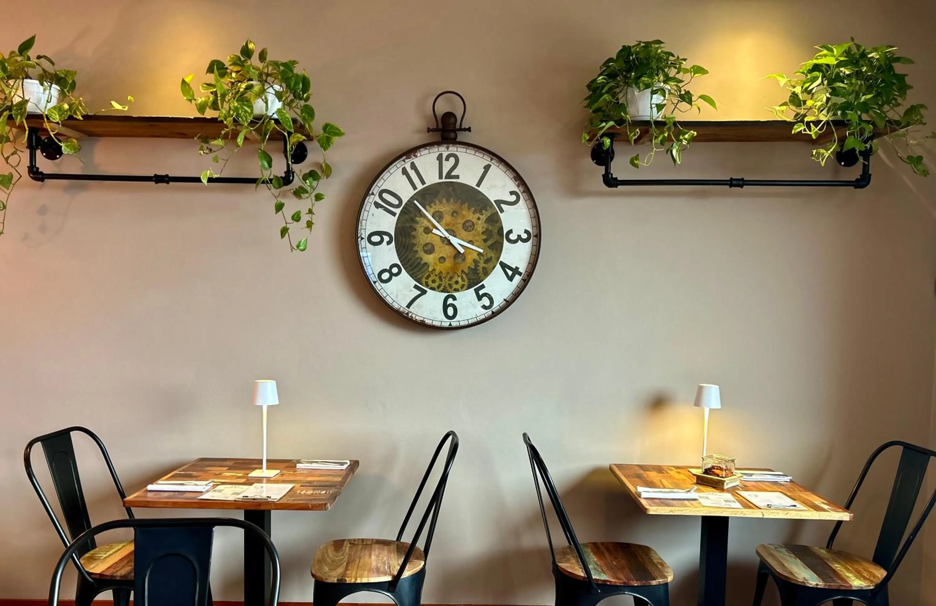 Restaurant/places to eat in Hotel Paradiso Como