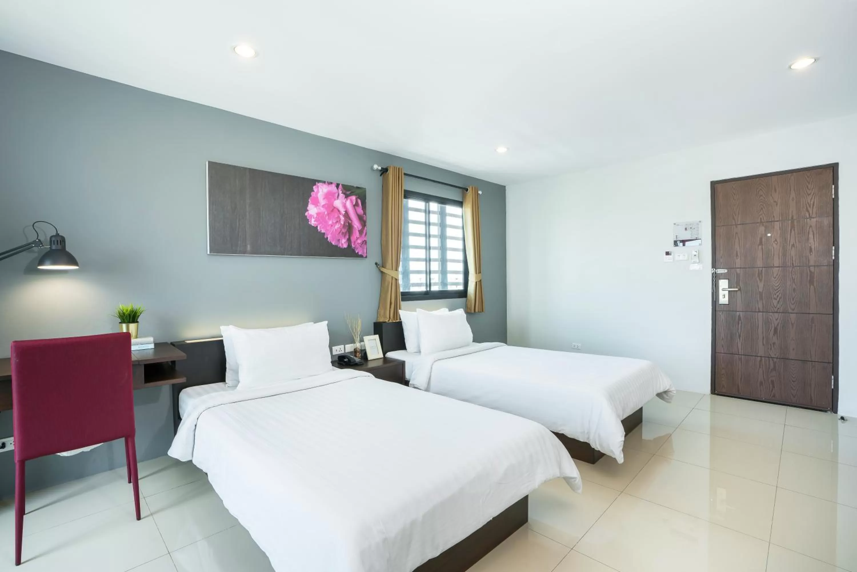 Photo of the whole room, Bed in De Botan Srinakarin Hotel & Residence