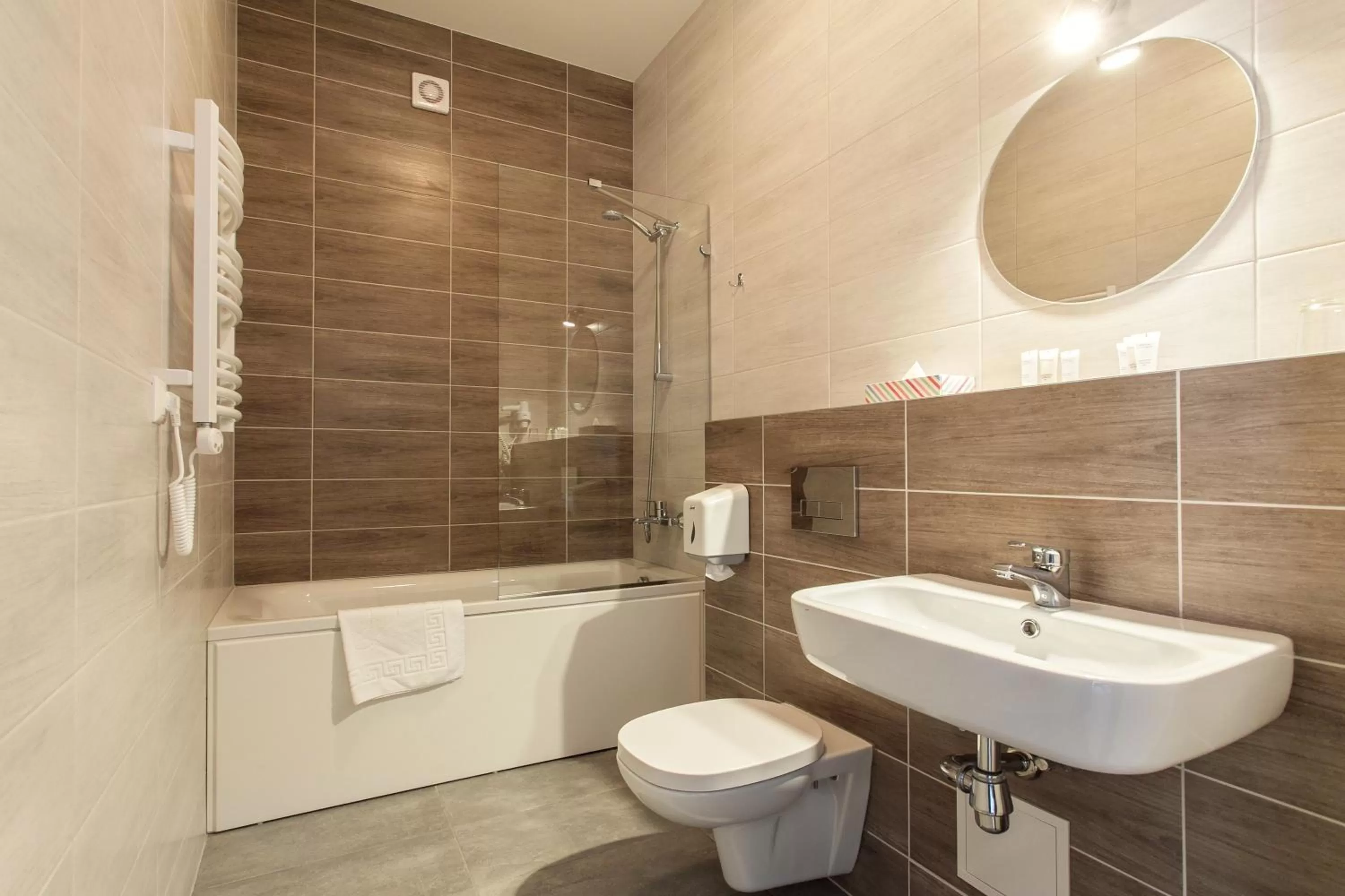 Photo of the whole room in Old Town Trio