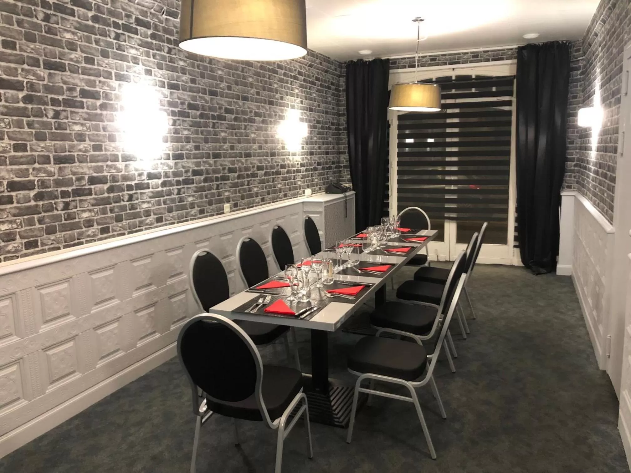 Restaurant/places to eat in L' Annexe Beverl'inn appartement