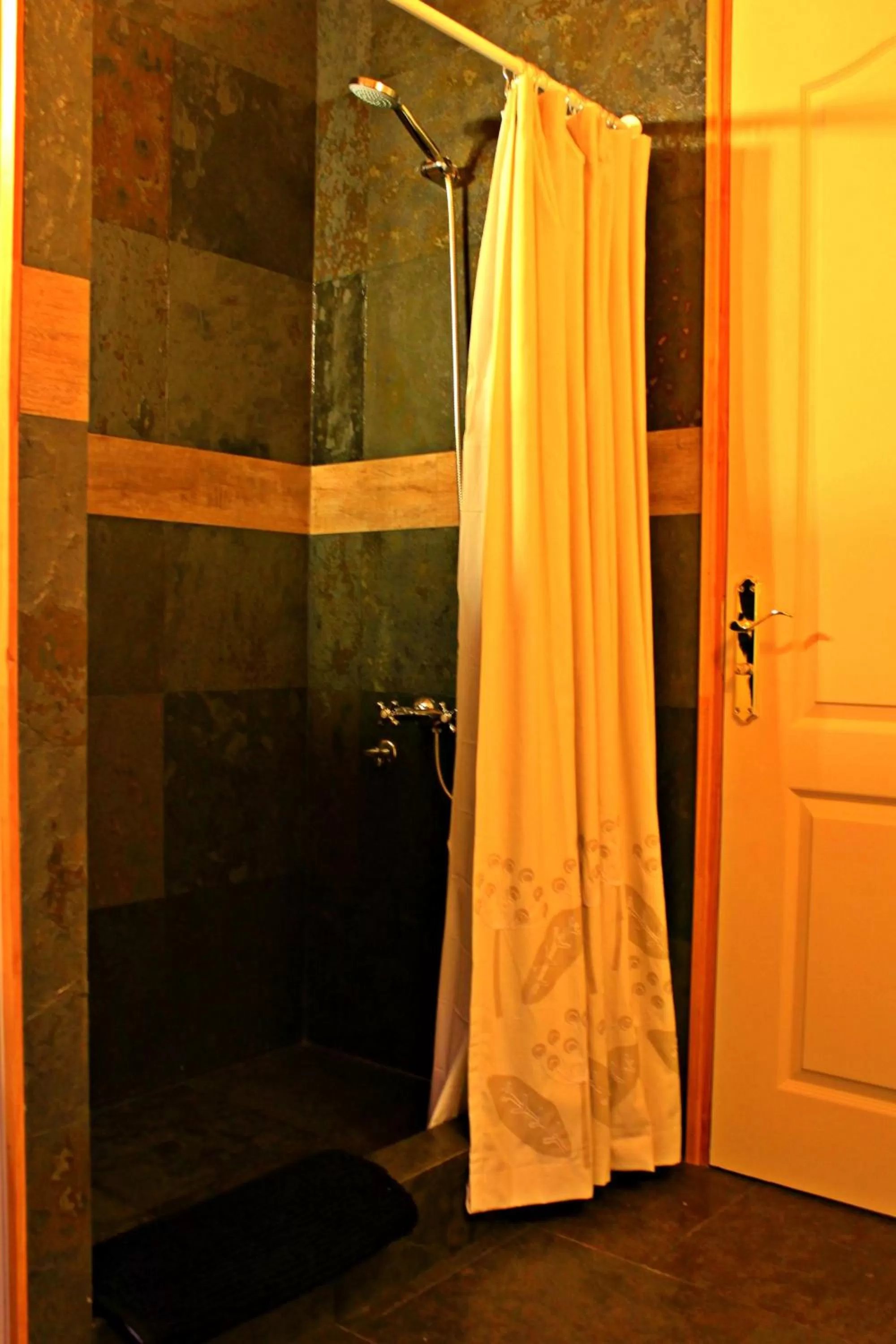 Bathroom in Hotel Salto del Carileufu