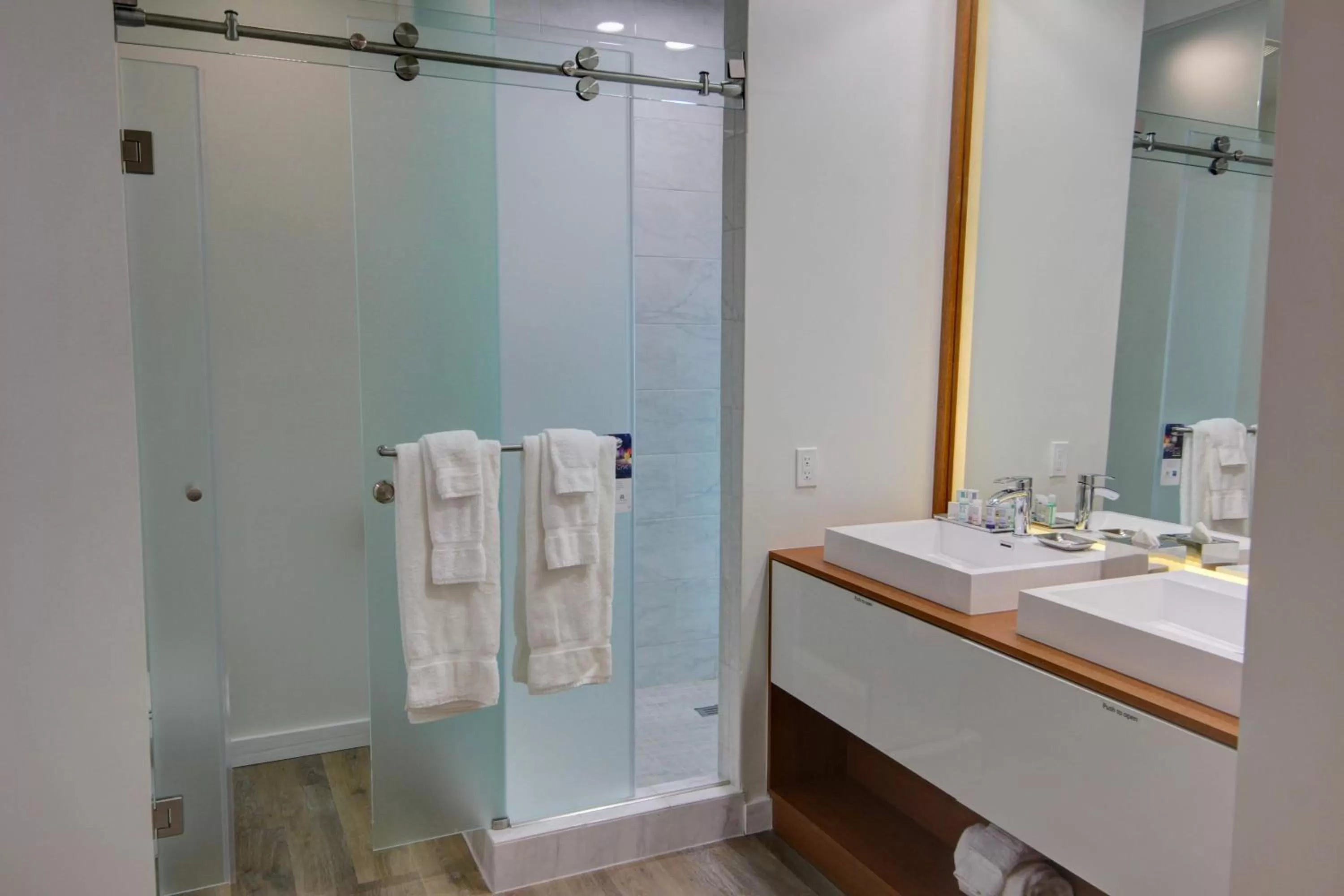 Bathroom in Maritime Hotel Fort Lauderdale Airport & Cruiseport