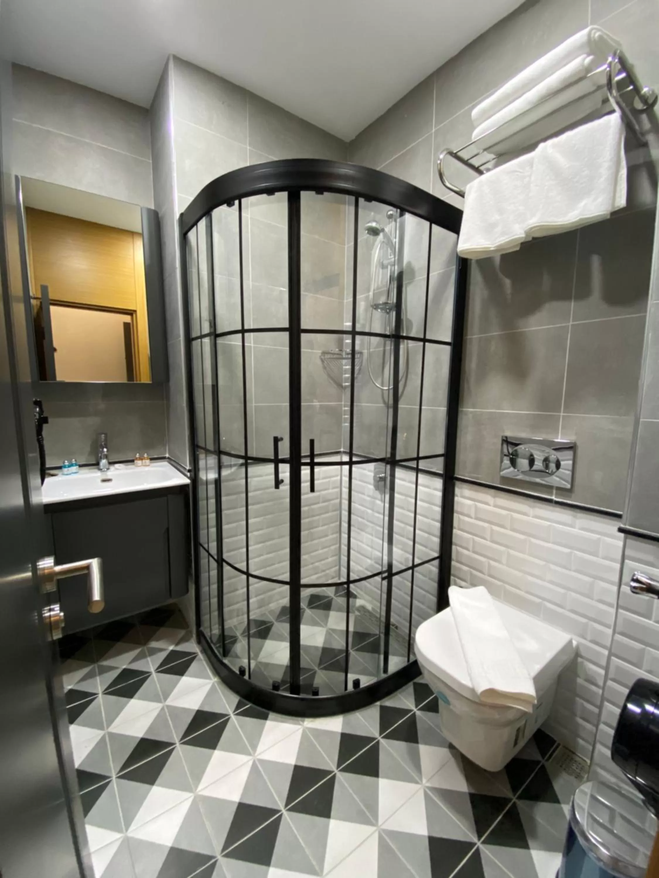 Bathroom in Confores Hotel