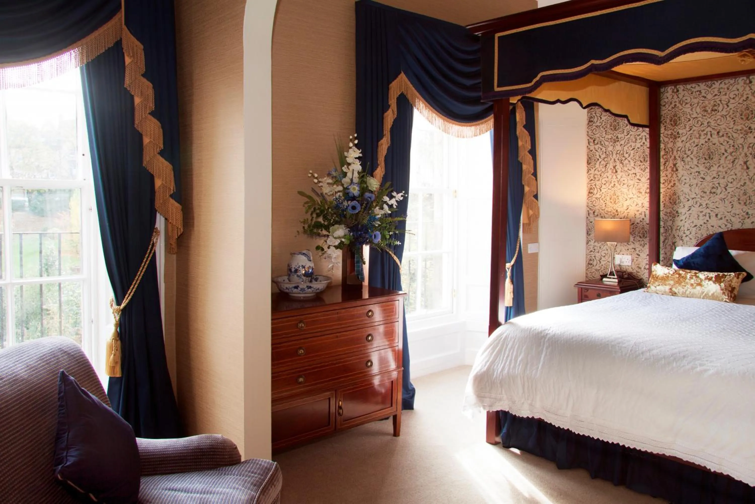 Bedroom, Bed in Royal Scots Club