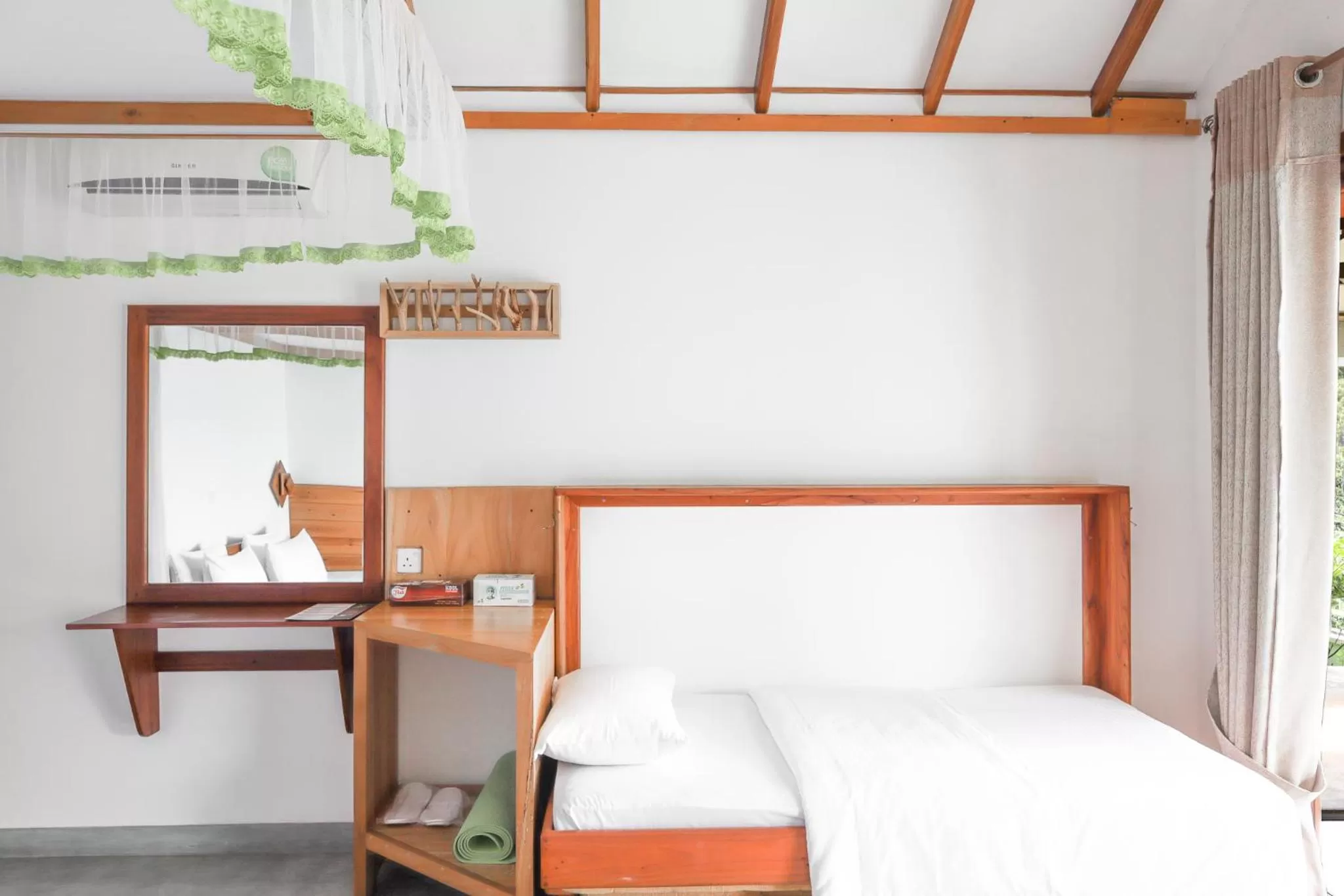 Bedroom, Bed in The One Ella