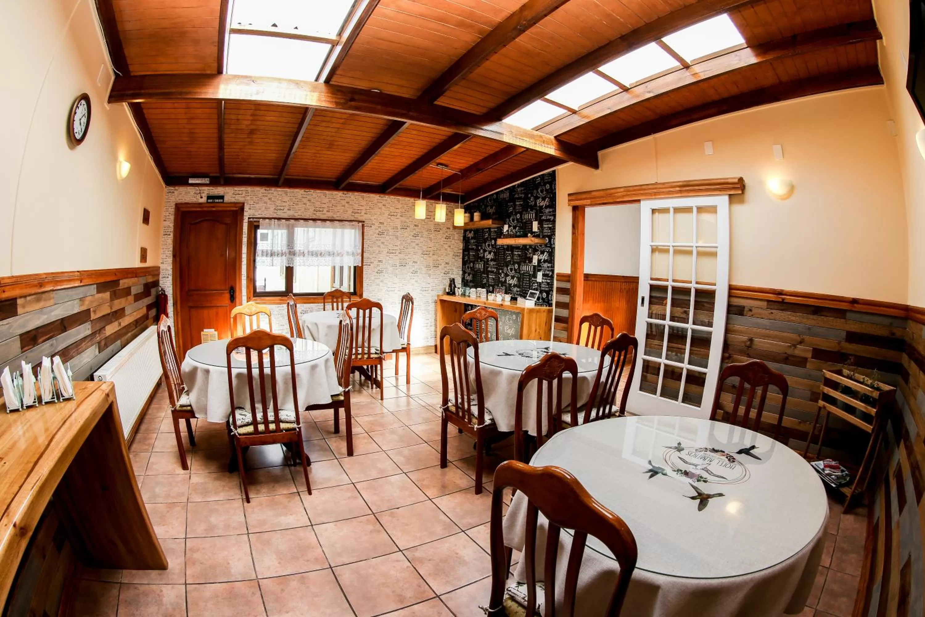 Communal lounge/ TV room, Restaurant/Places to Eat in Hotel Albatros