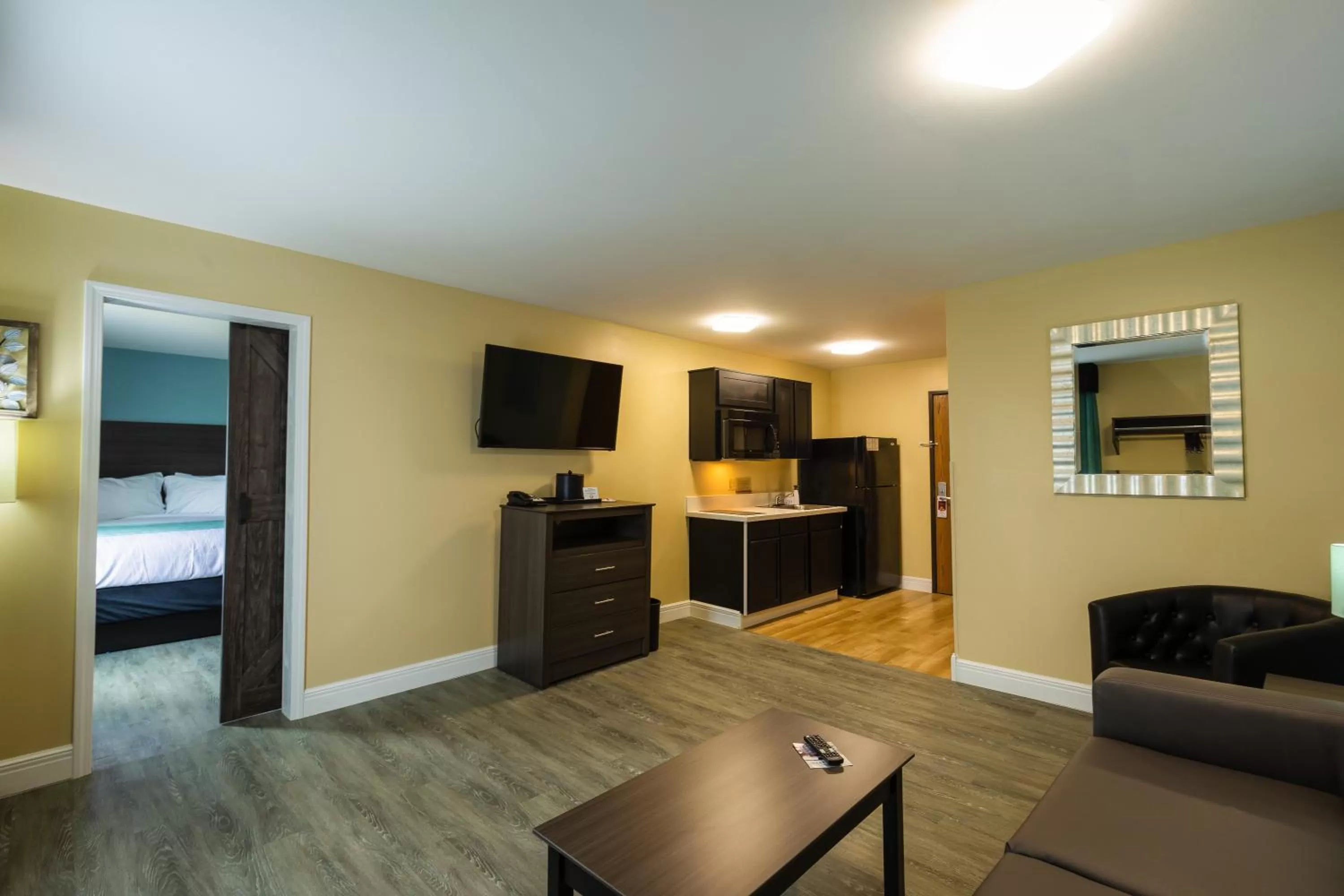 TV and multimedia in Hawthorn Extended Stay by Wyndham Saint Robert