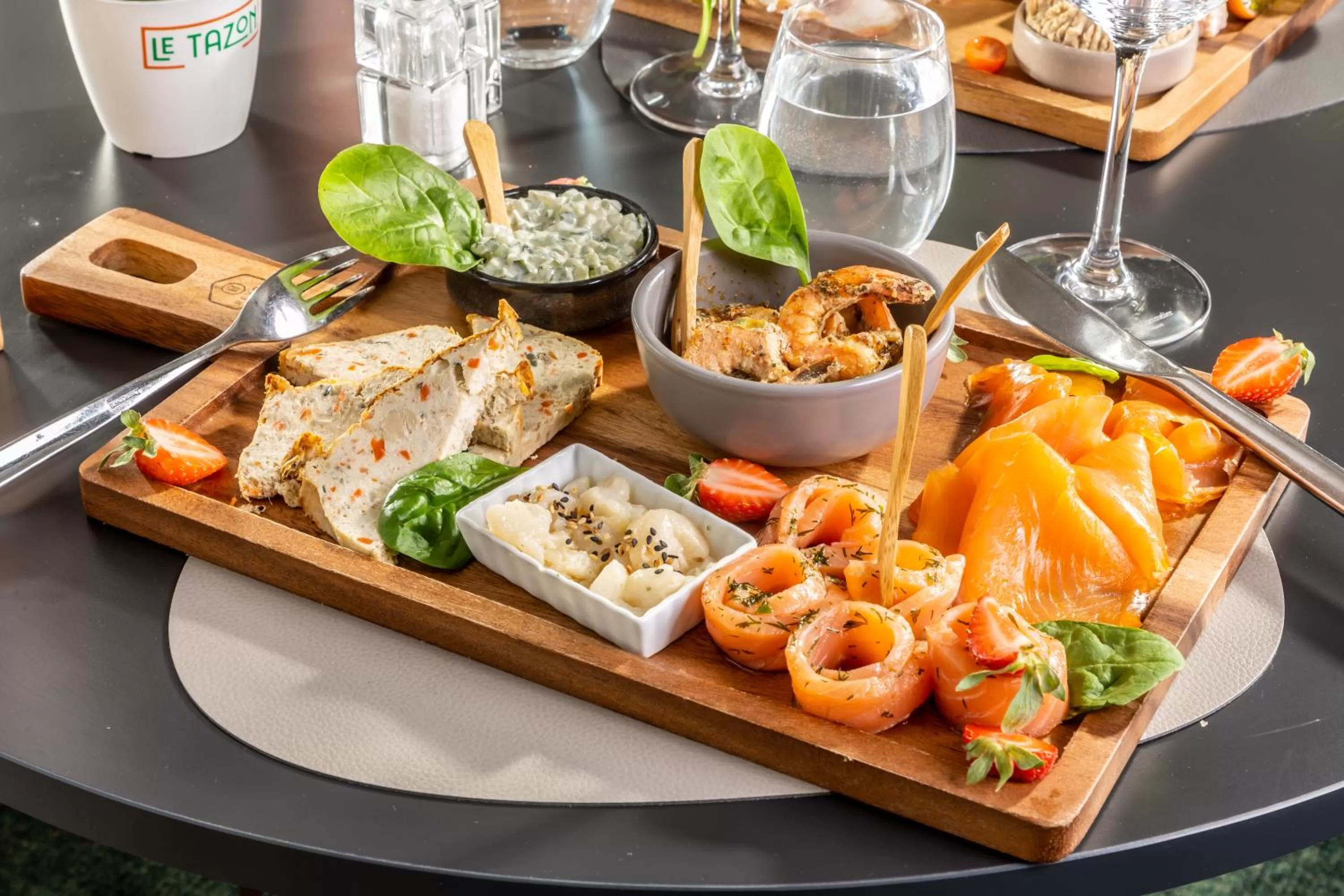 Lounge or bar in Novotel Bourges