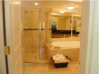 Bathroom in Inn at Arbor Ridge Hotel and Conference Center