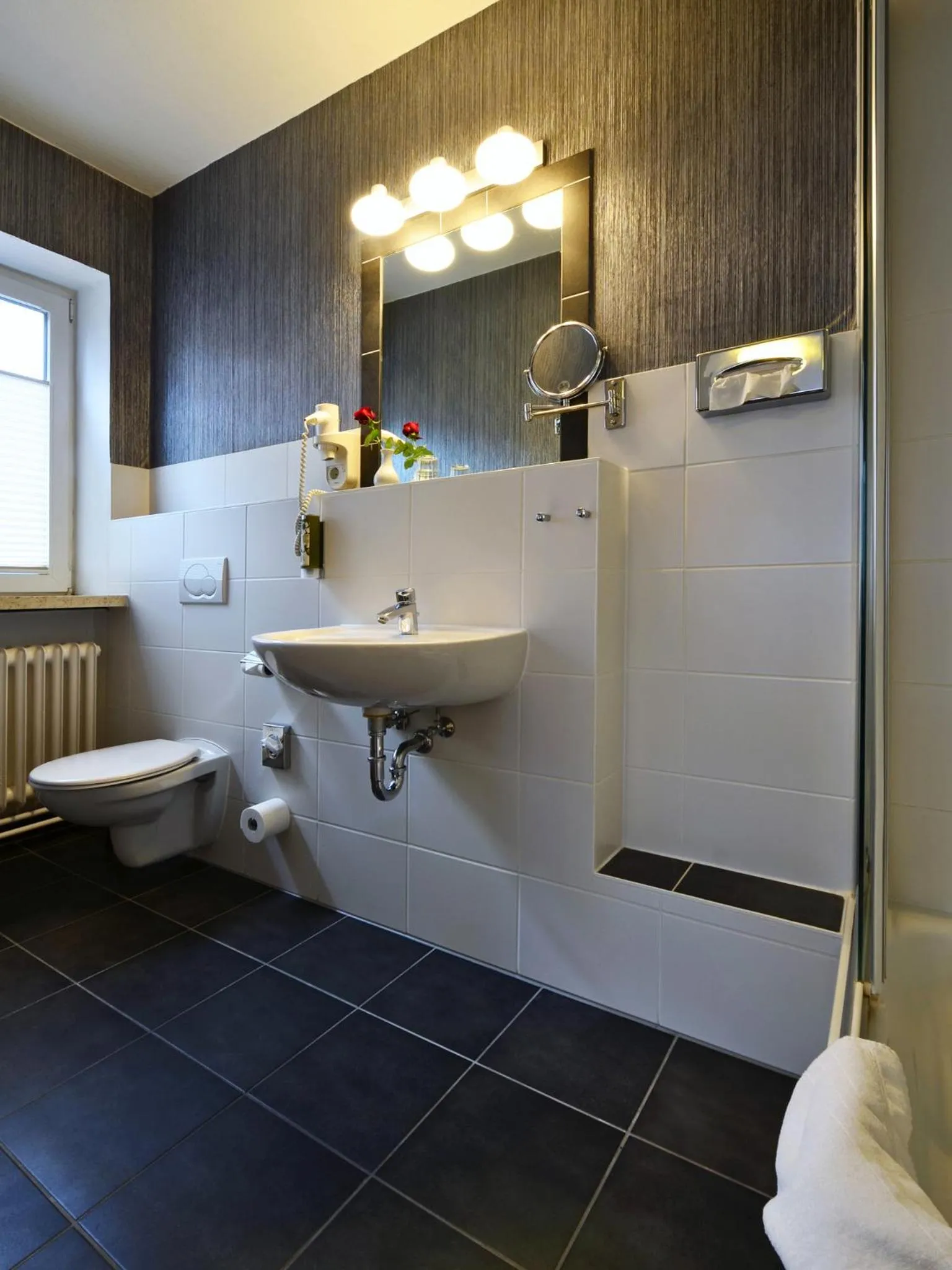 Bathroom in Comfort Hotel tom Kyle