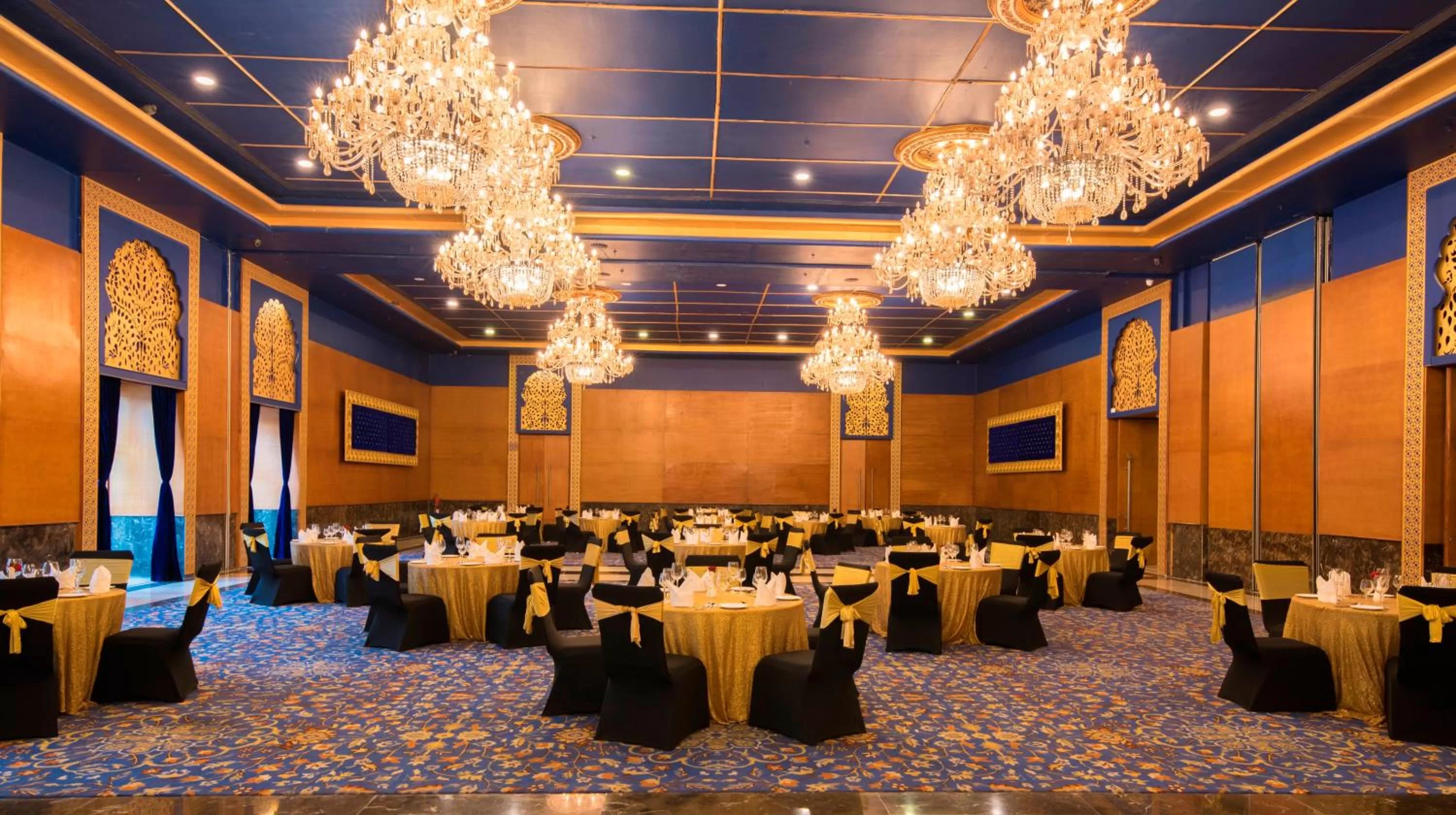 Restaurant/places to eat in Radisson Blu Udaipur Palace Resort & Spa