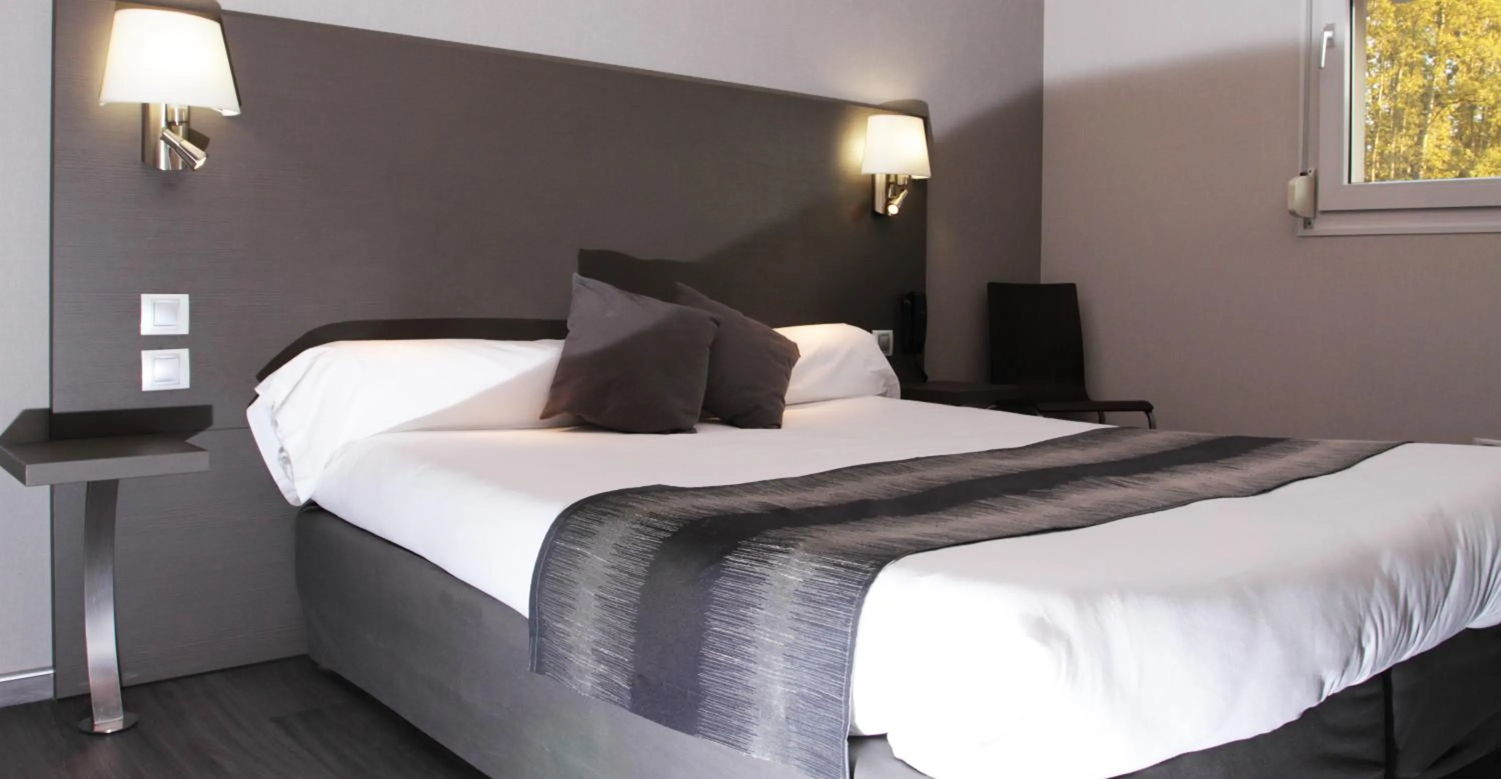 Bedroom, Bed in Logis Hôtel Le Mas De Jossyl