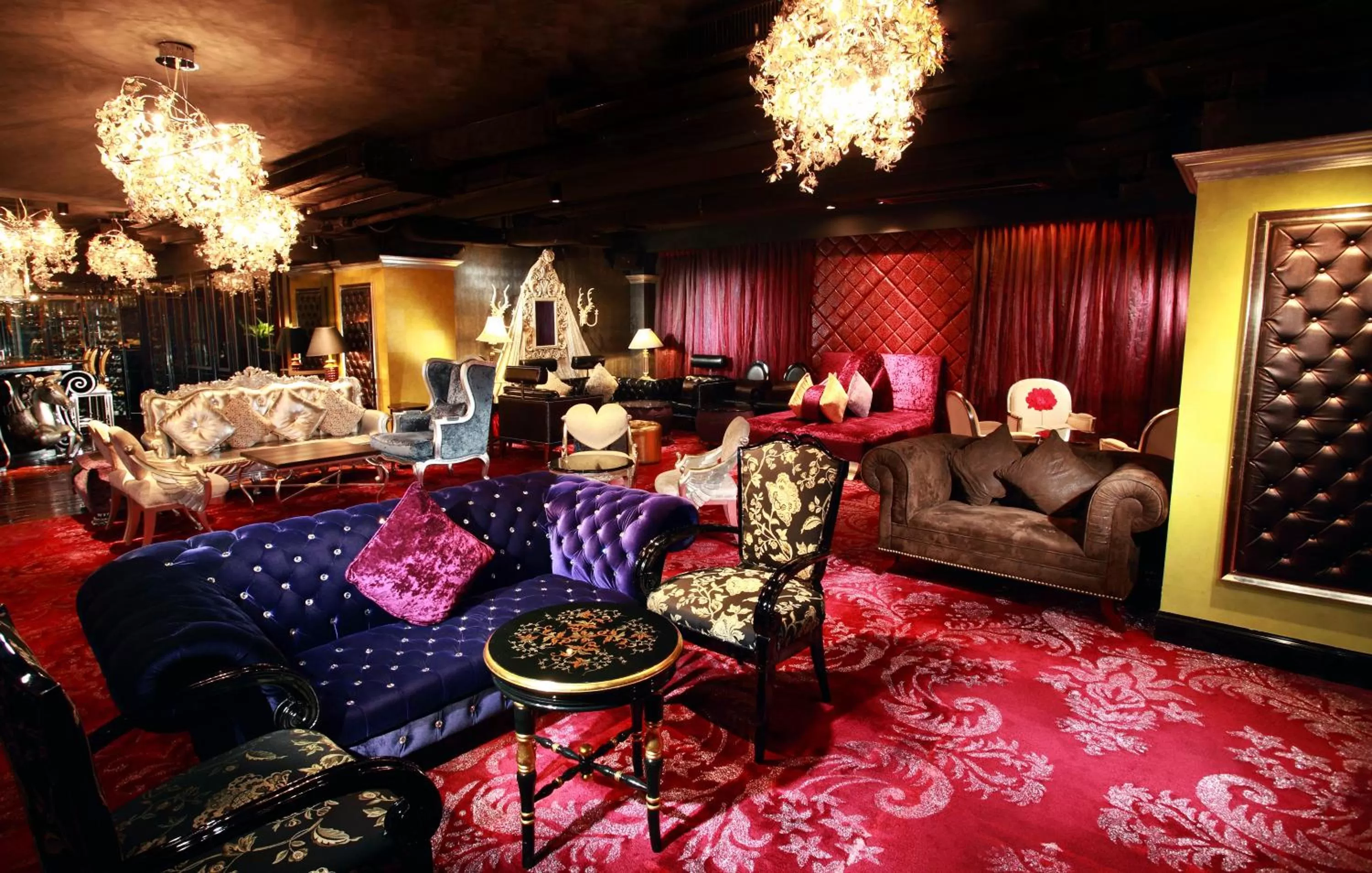 Lounge or bar in The Luxe Manor
