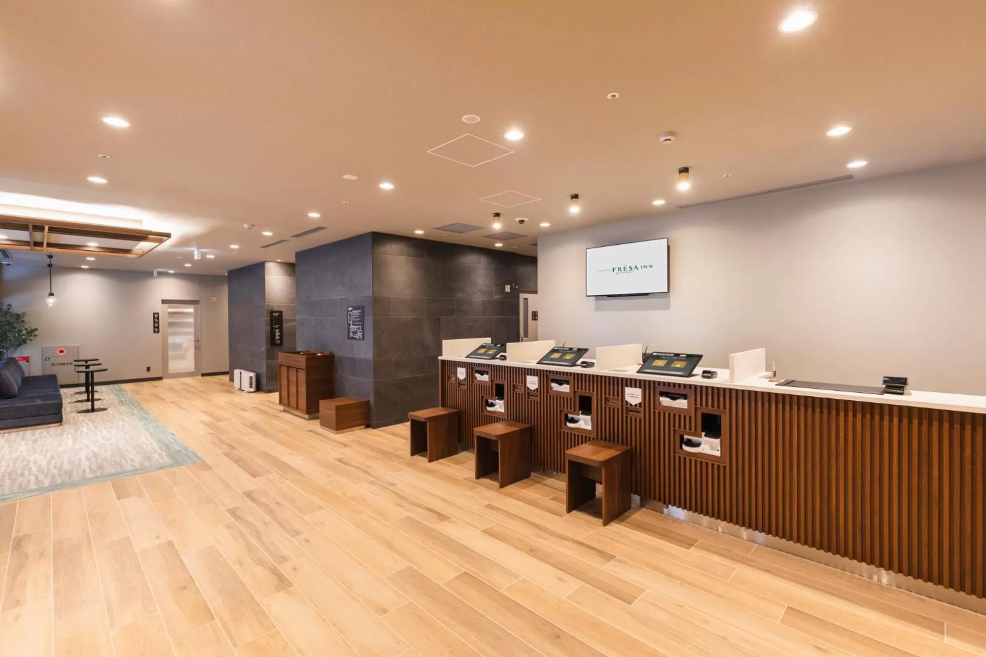 Lobby or reception in Sotetsu Fresa Inn Nagoya-Shinkansenguchi