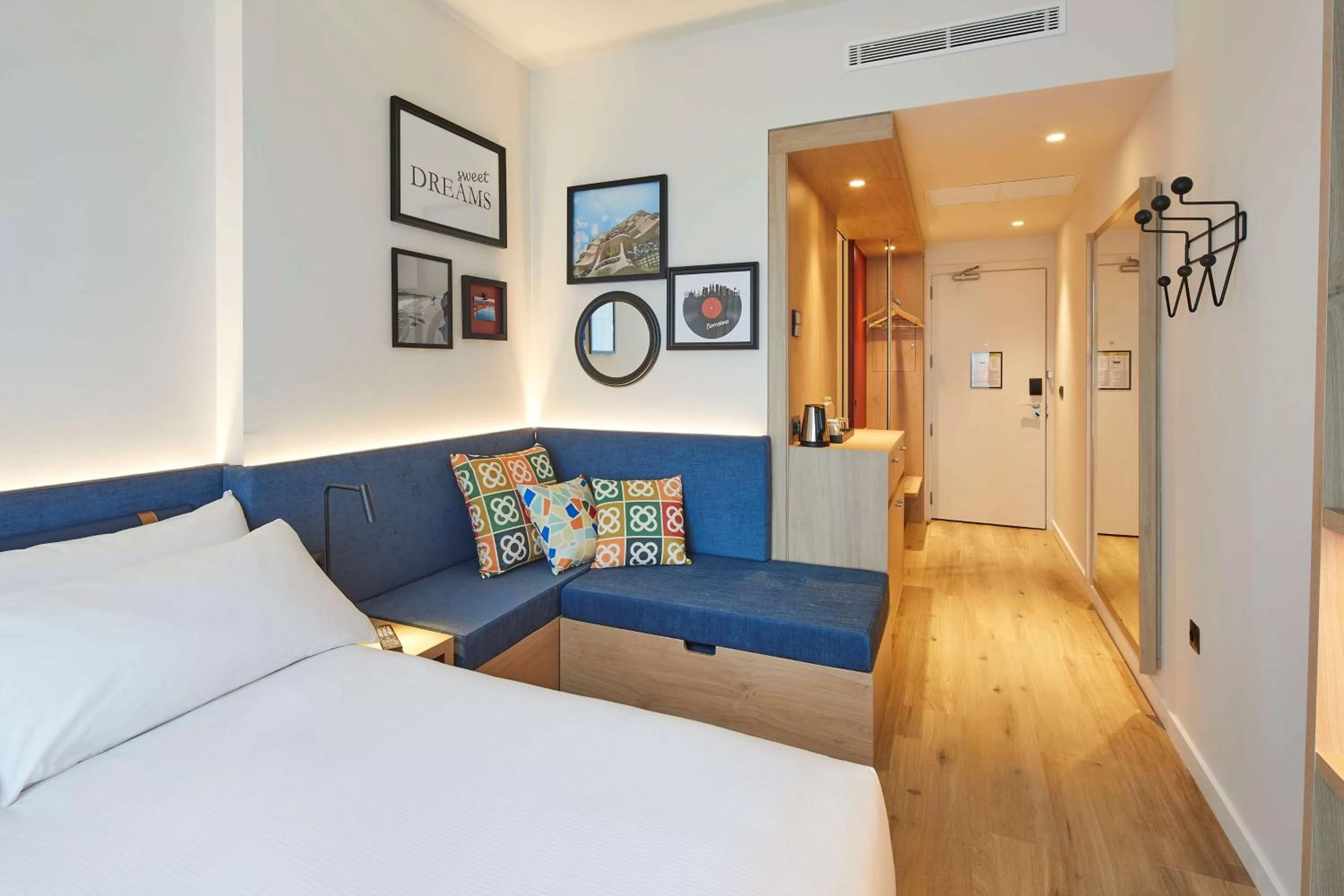 Bed in Hampton By Hilton Barcelona Fira Gran Via