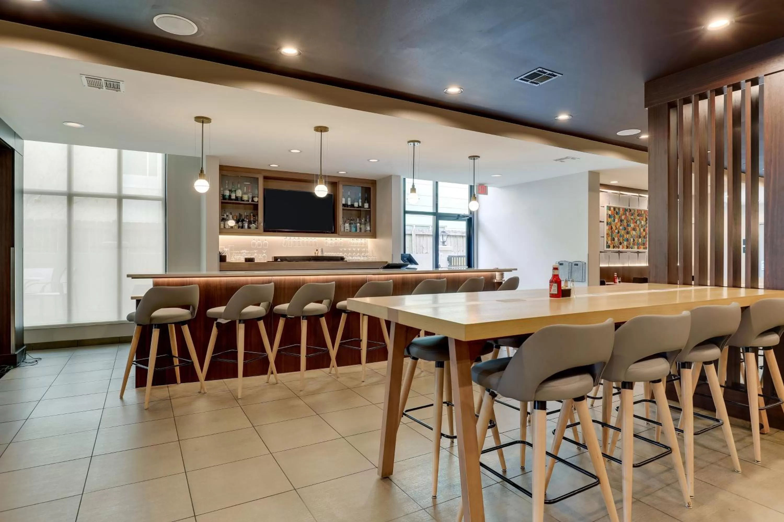 Lounge or bar in Holiday Inn Mobile Airport by IHG