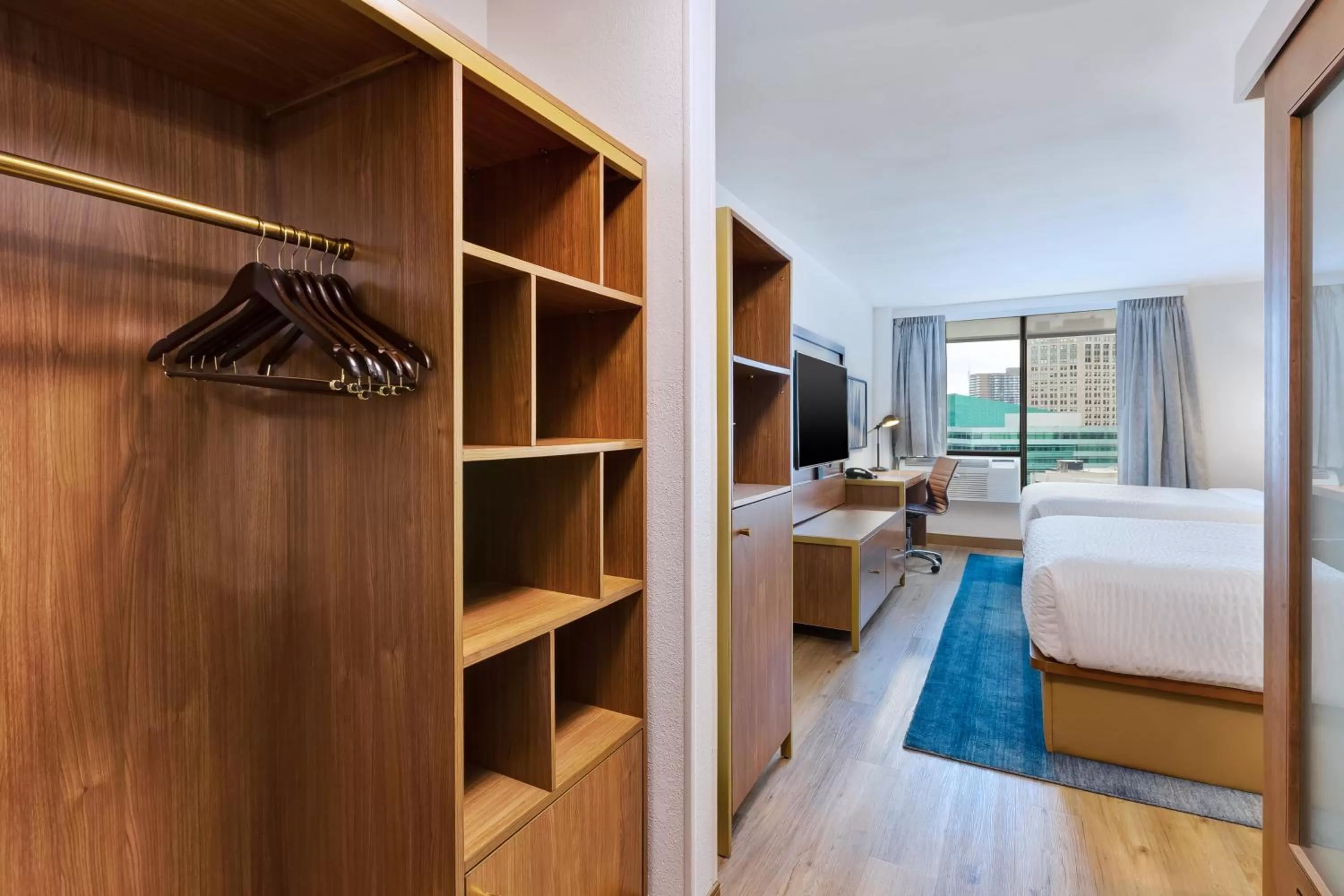 Photo of the whole room, Bed in Hotel Indigo Detroit Downtown by IHG