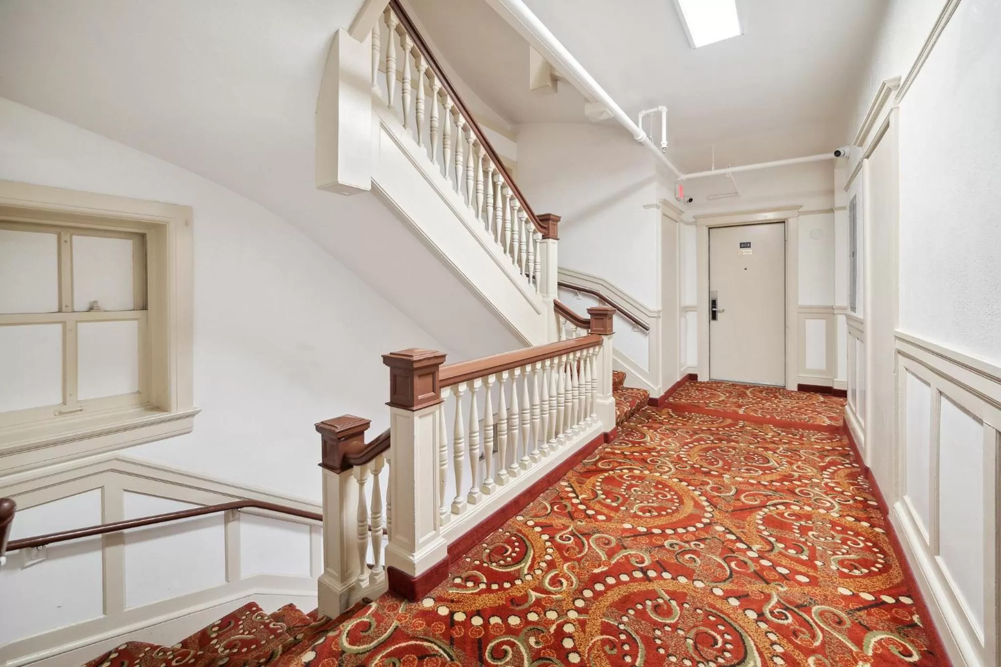 Decorative detail in Union Square Plaza Hotel