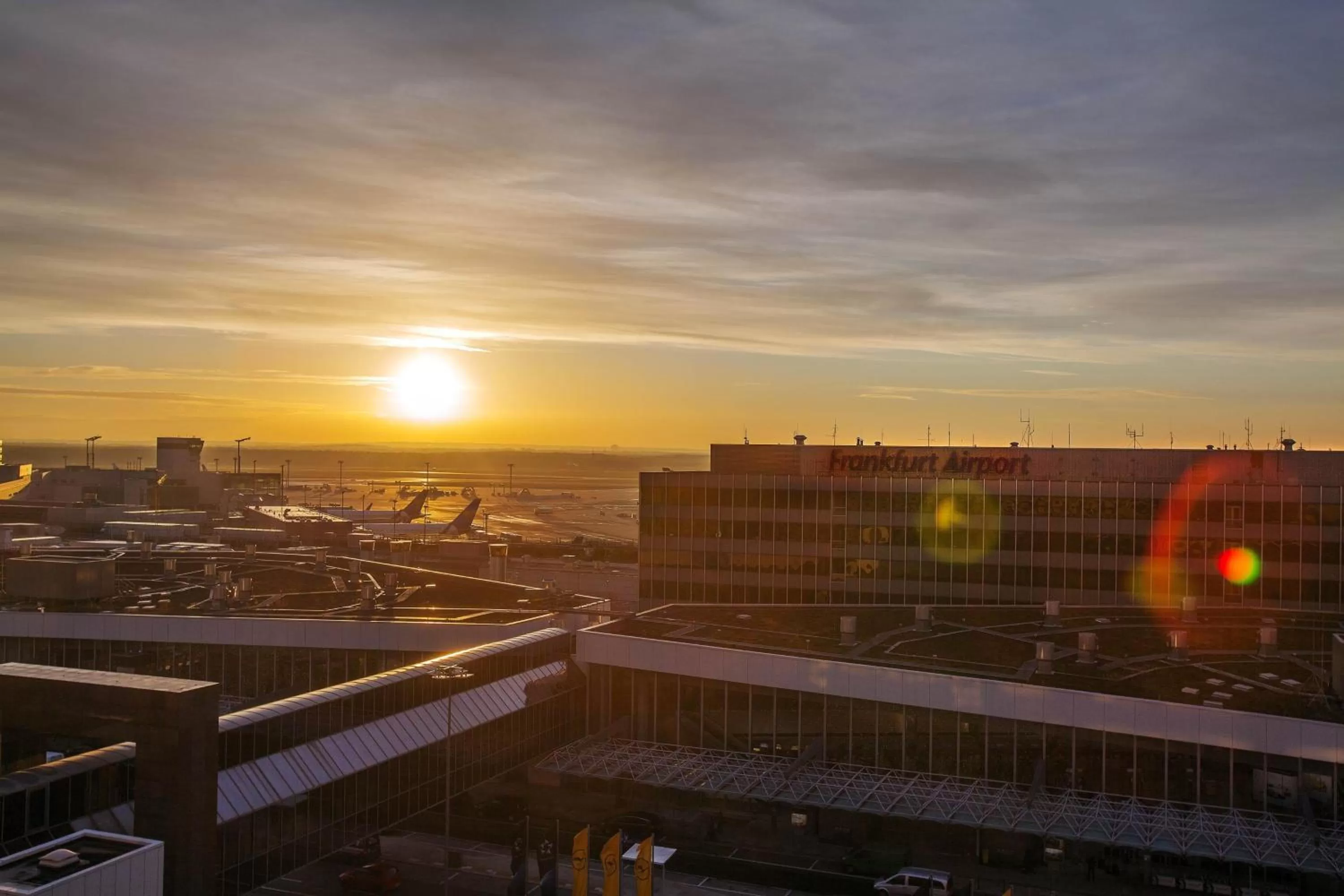 Standard Plus Room, Guest room, 2 Twin/Single Bed(s) in Sheraton Frankfurt Airport Hotel & Conference Center