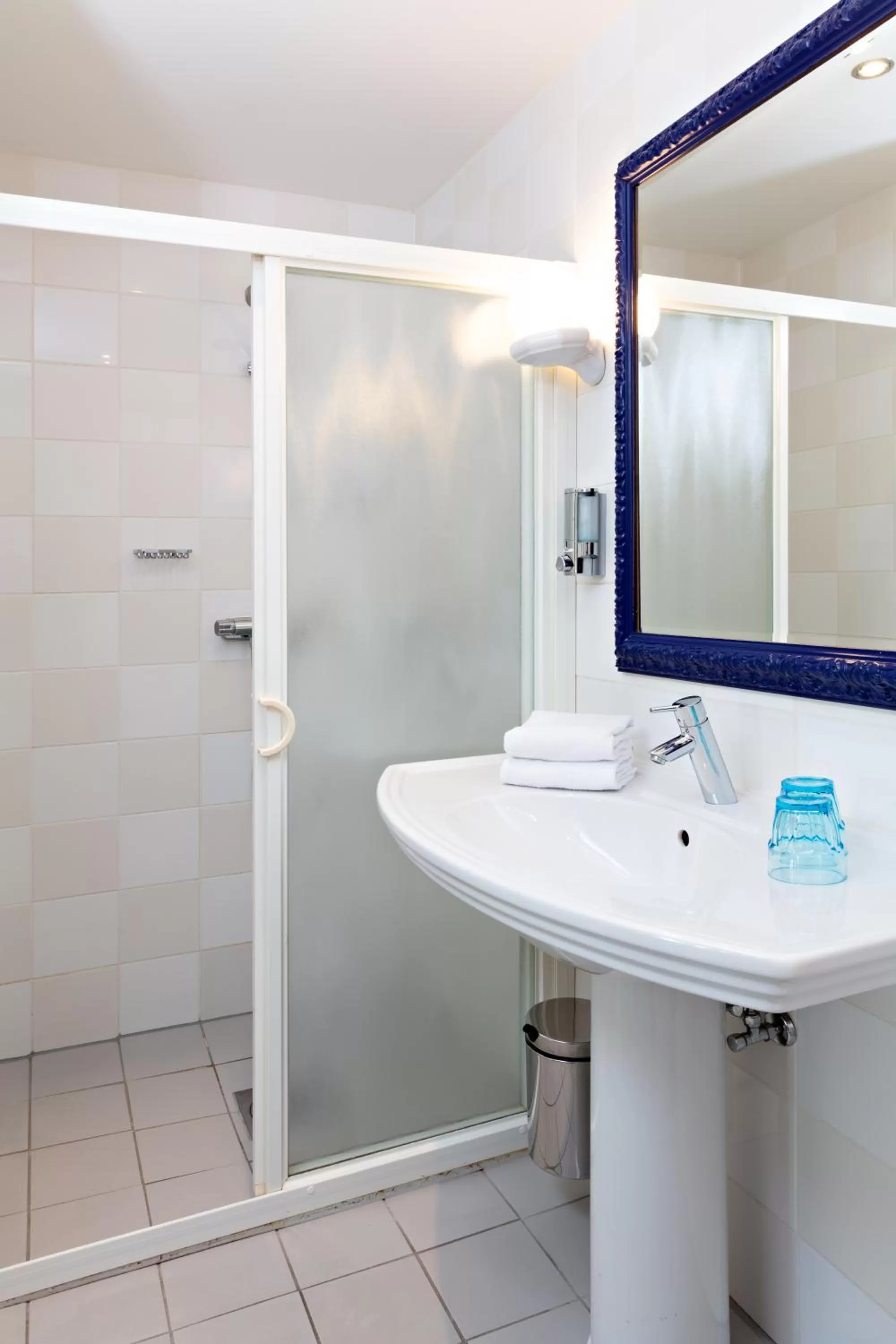 Bathroom in Center Hotel - Sure Hotel by Best Western