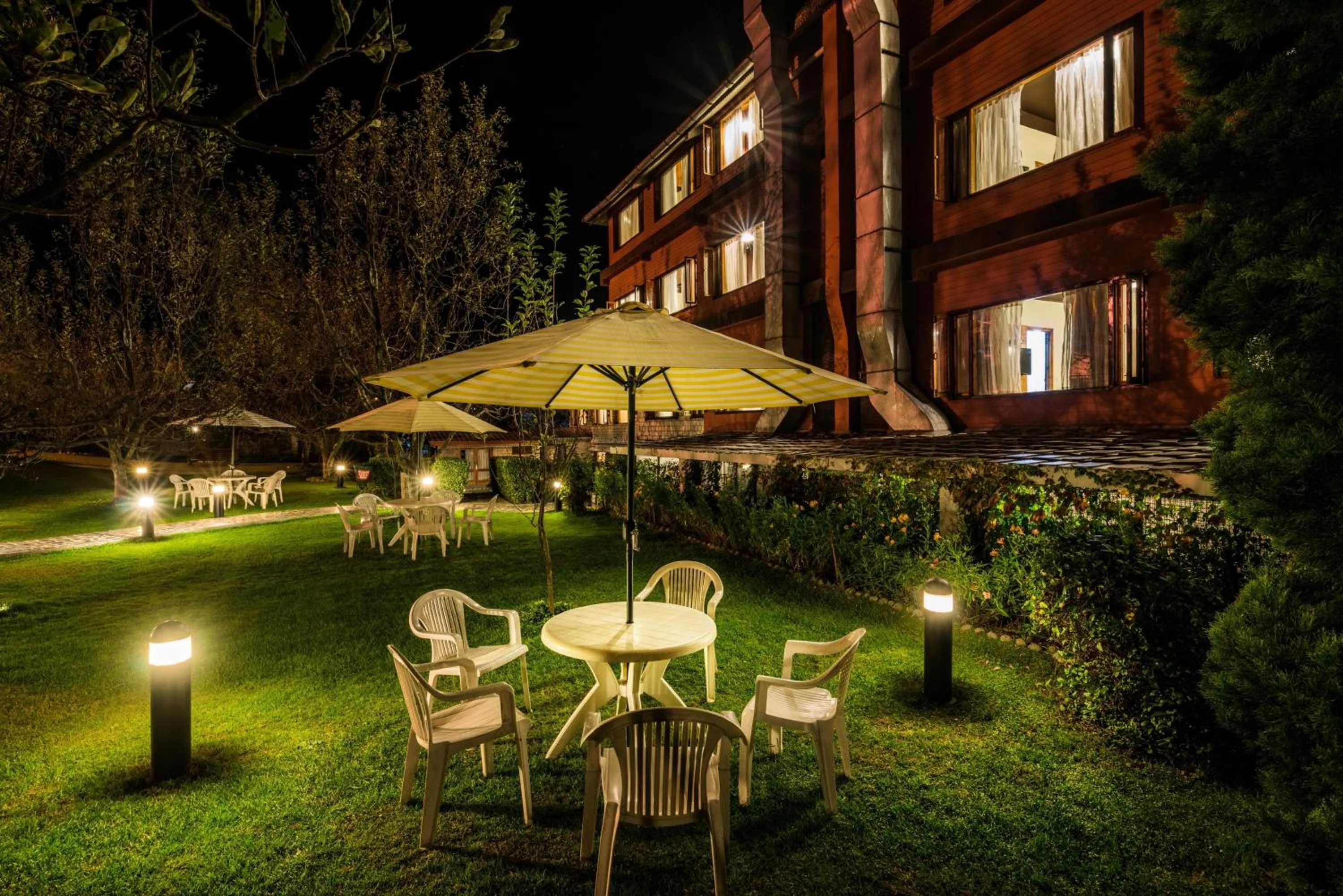 Garden in Honeymoon Inn Manali