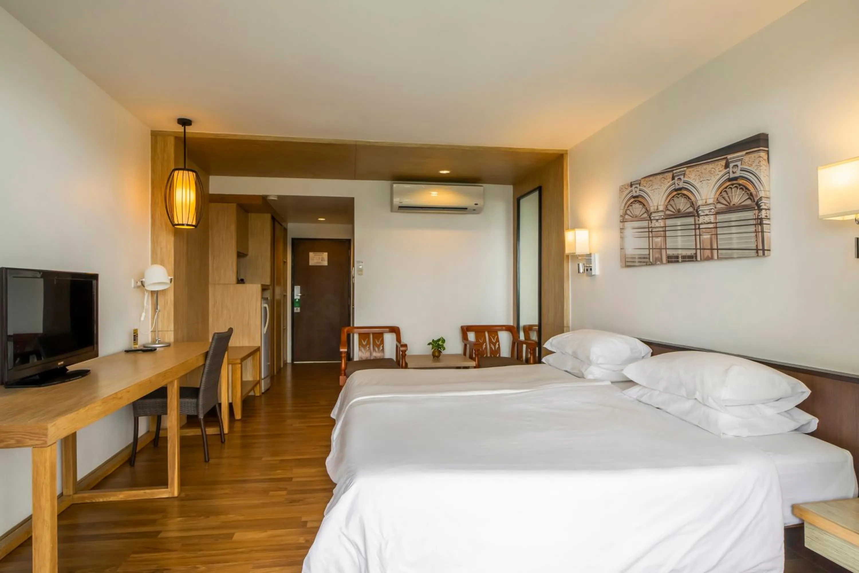 Photo of the whole room, Bed in Best Western Phuket Ocean Resort