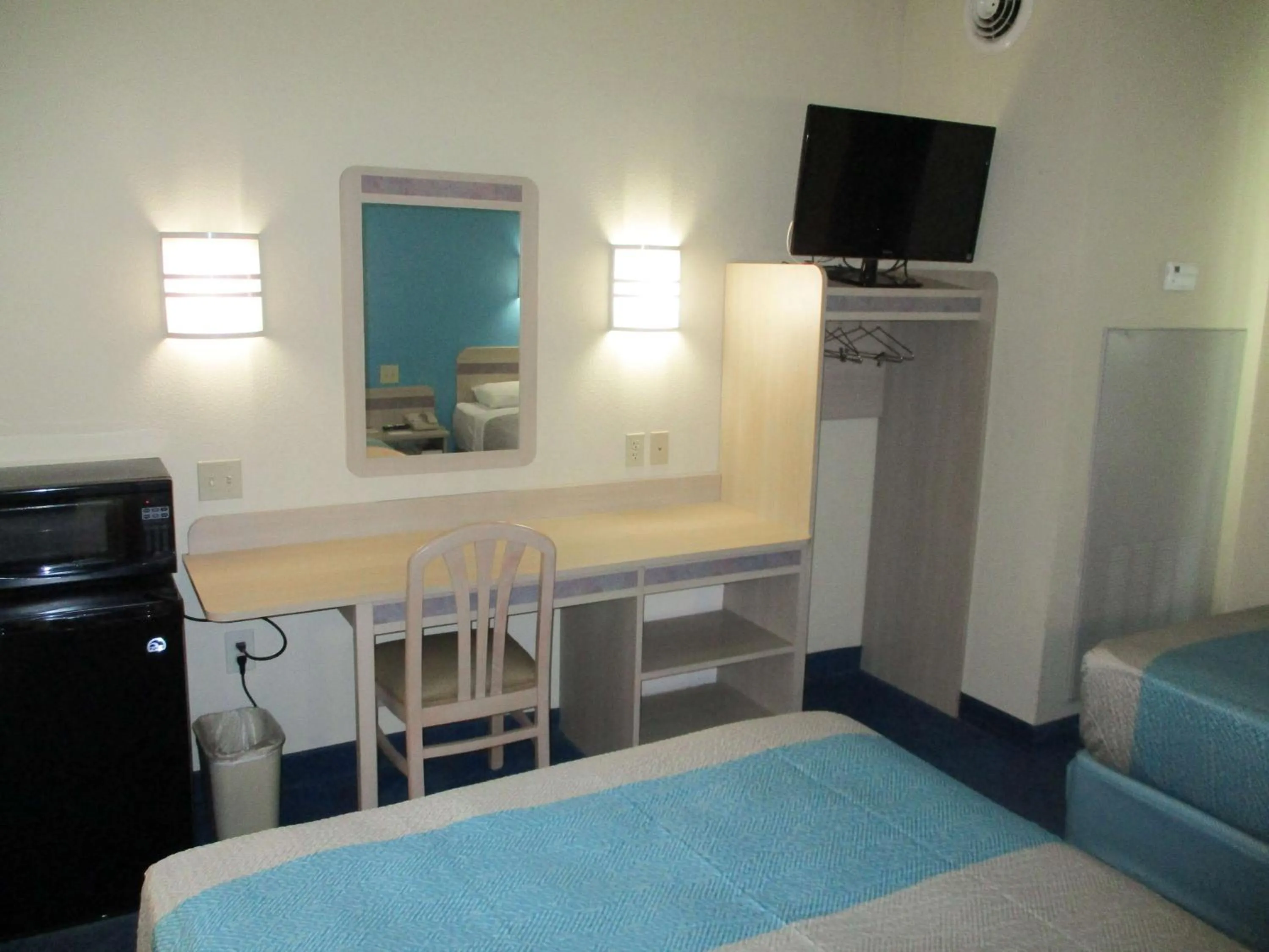 Deluxe Quadruple Room - single occupancy - Non-Smoking in Baymont by Wyndham Kingdom City