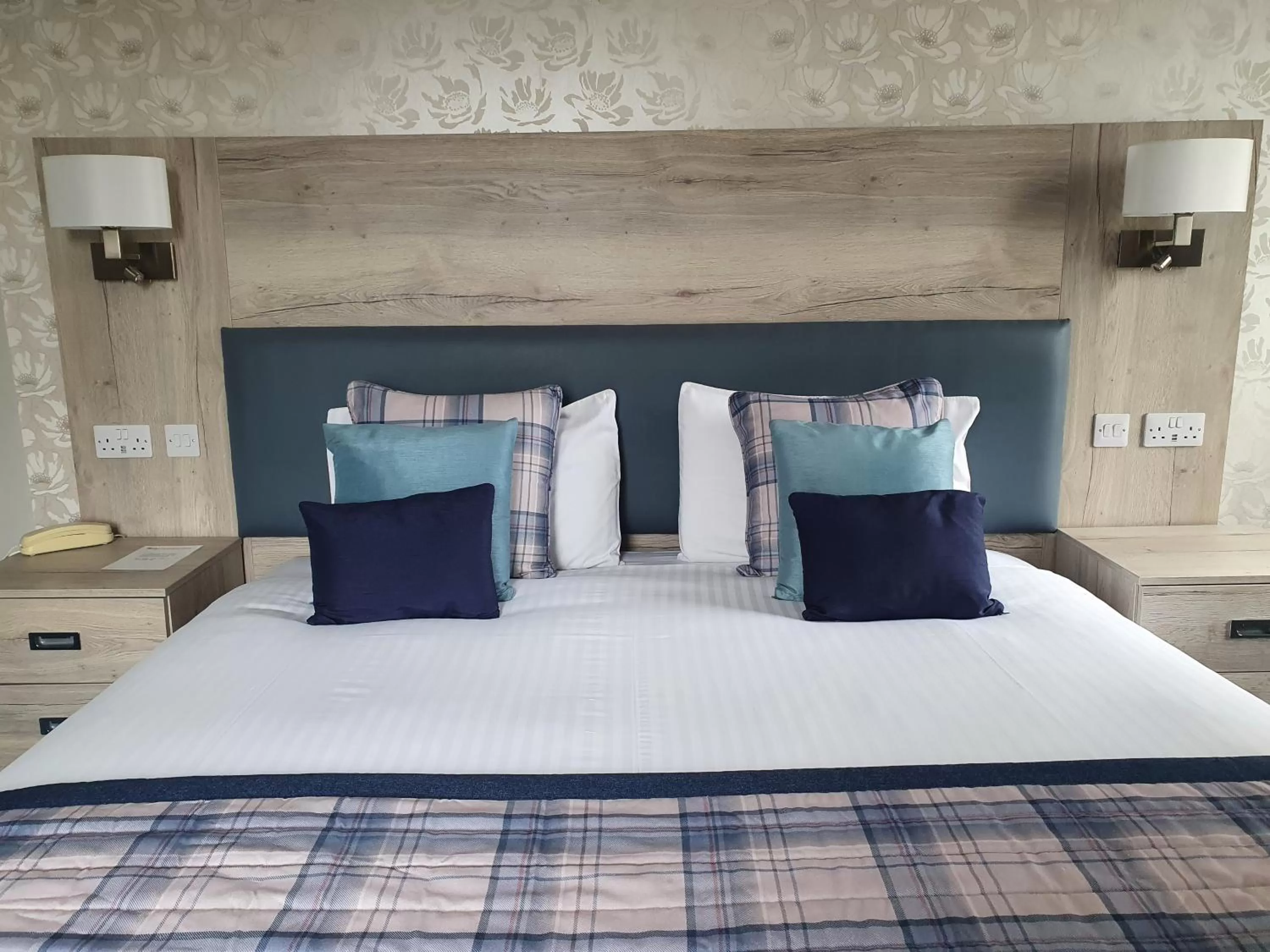 Bed in Sunninghill Hotel