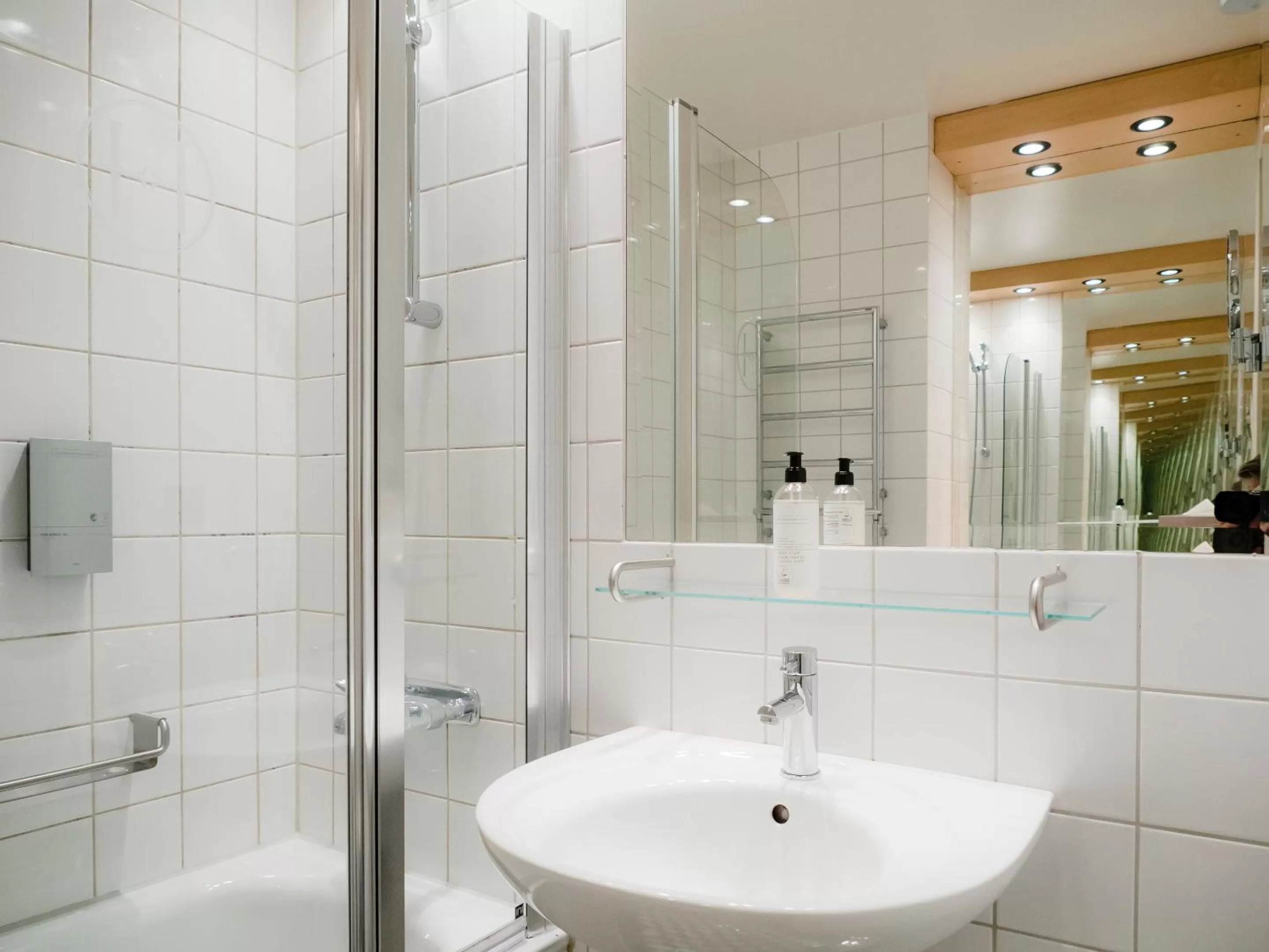 Bathroom in Hotel Lundia