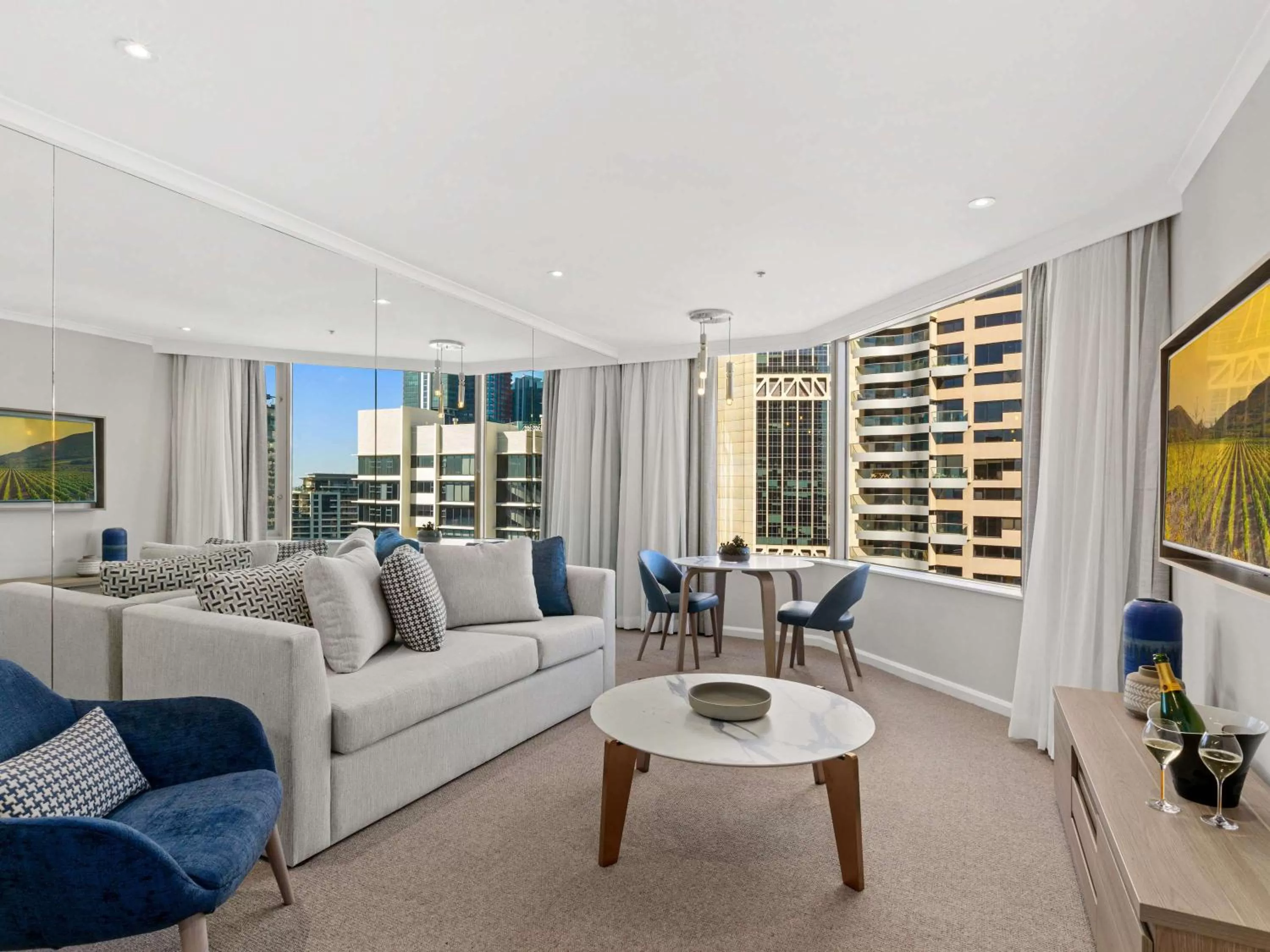 Superior One-Bedroom Apartment with City View in The Sebel Quay West Suites Sydney
