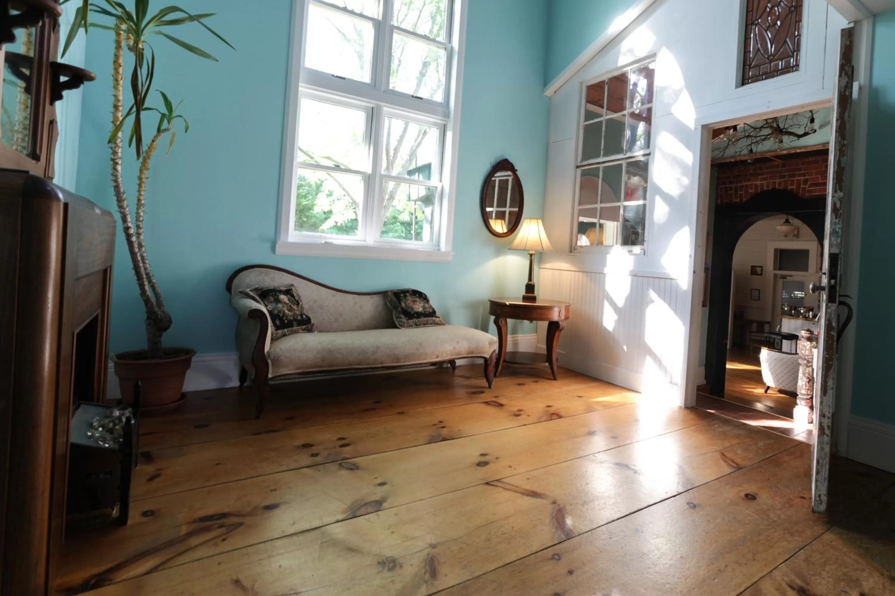 Property building, Bed in Jackson's Falls Country Inn