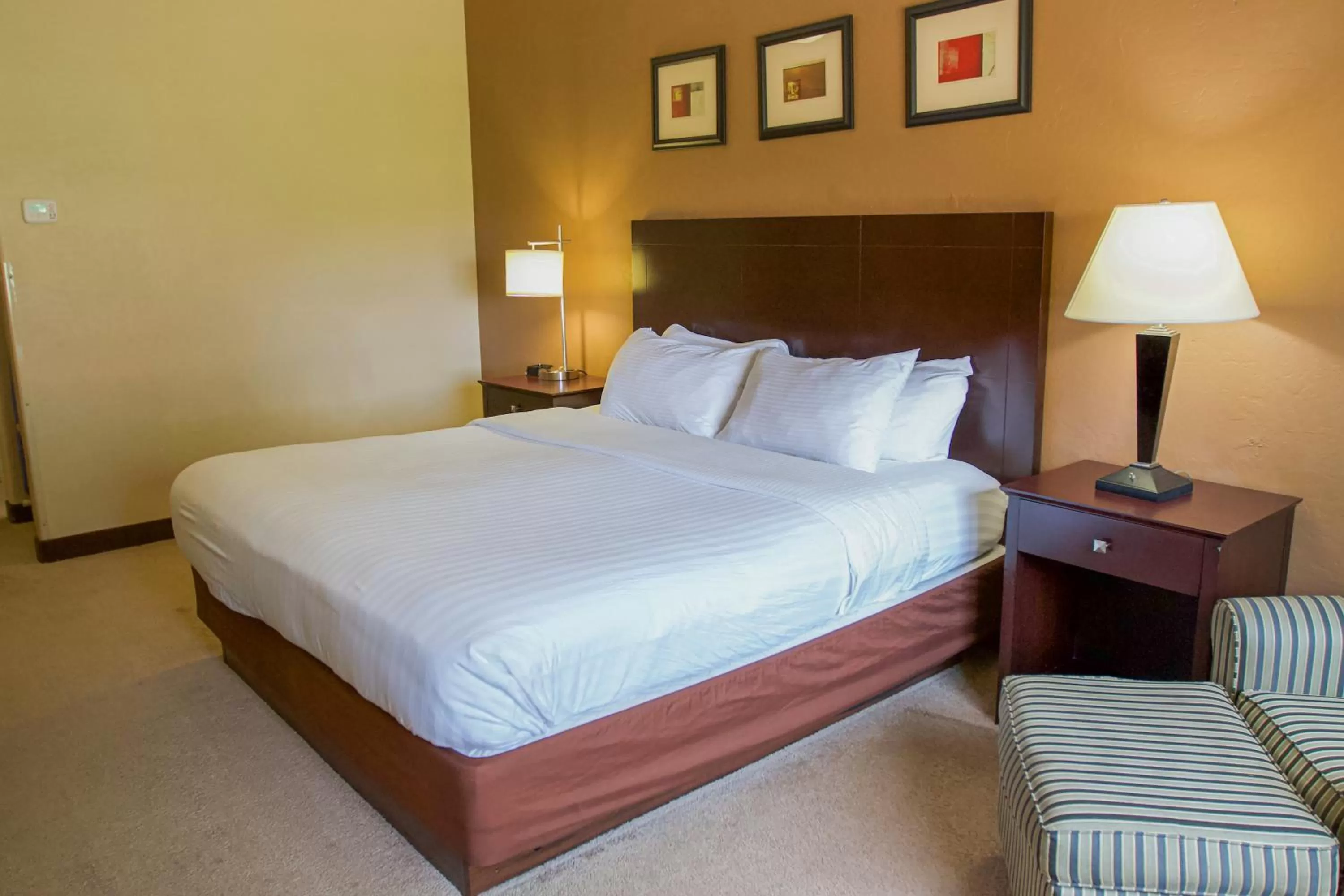 Bed in First Choice Inn at the Swell