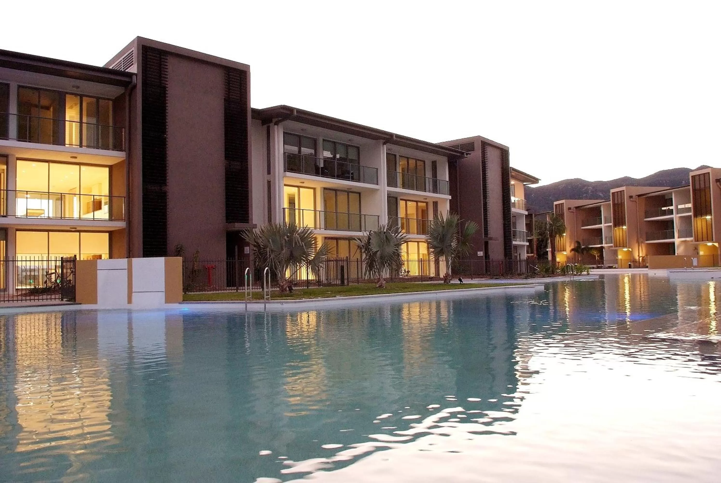 Swimming pool in Peppers Blue on Blue