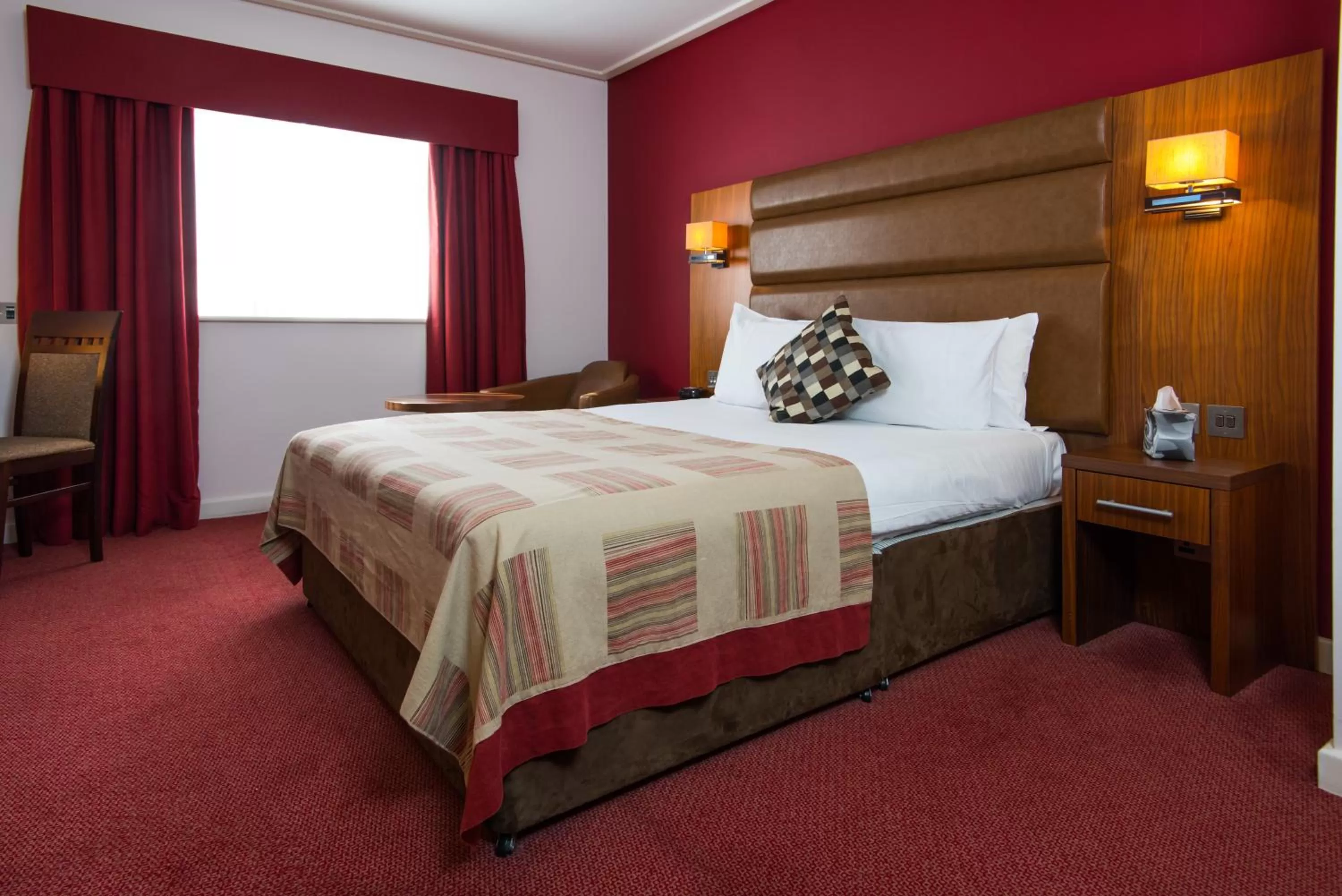 Bed in Mercure Newbury West Grange Hotel