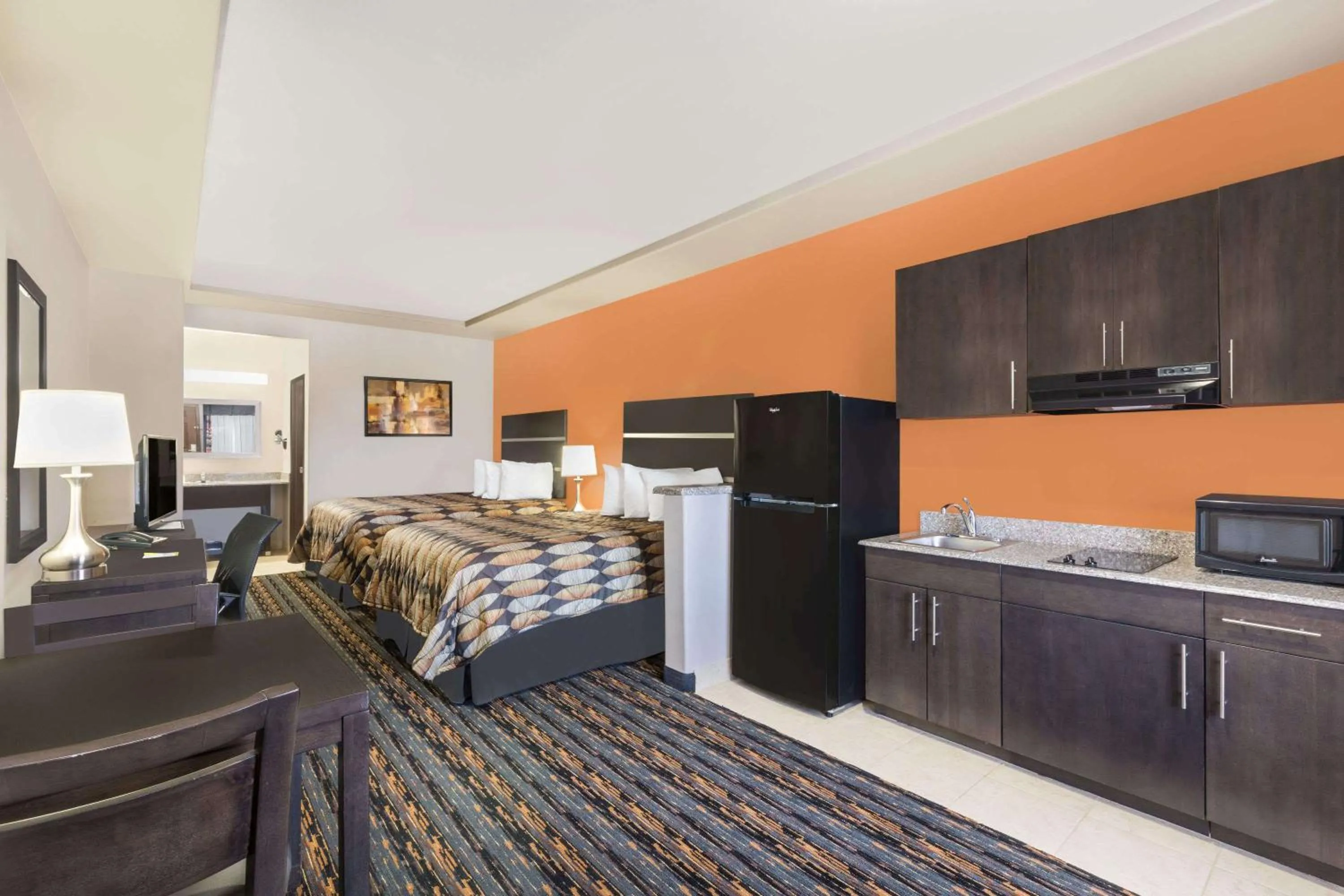 Photo of the whole room, Bed in Days Inn by Wyndham Dilley