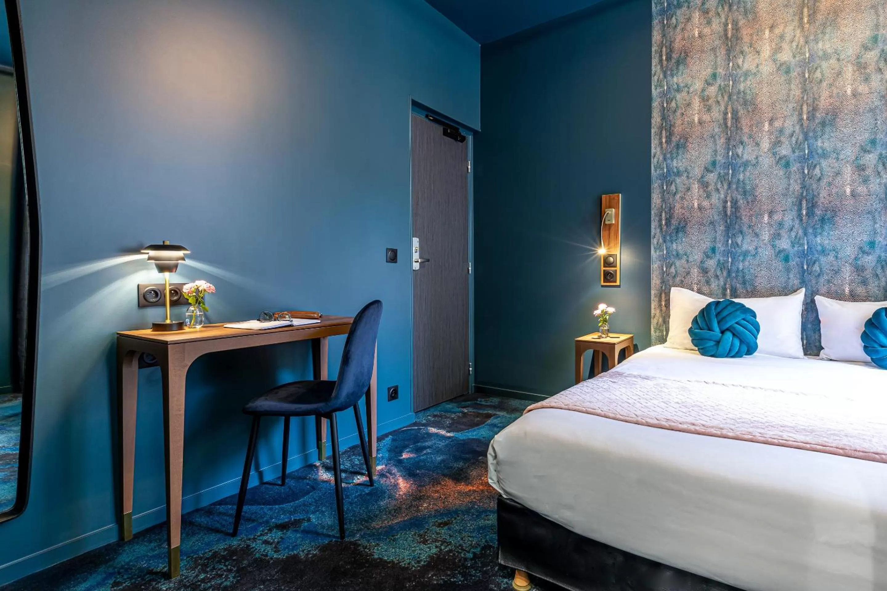 Photo of the whole room, Bed in Hotel Glasgow Monceau by Patrick Hayat