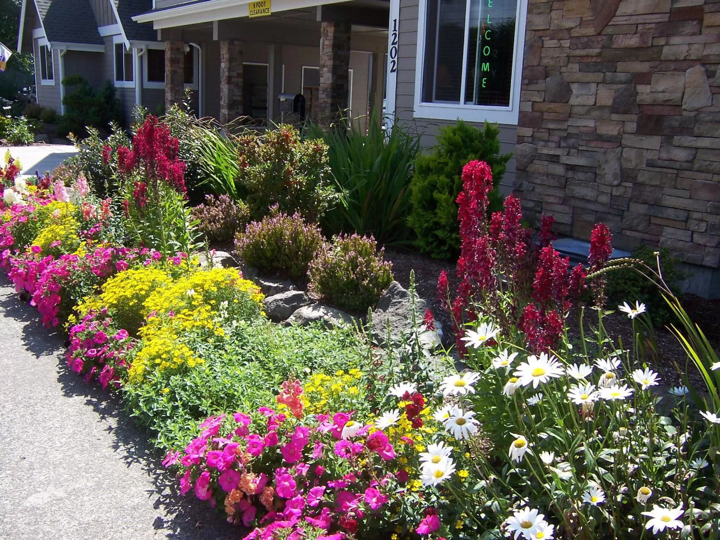 Garden in River House Inn, a Baymont by Wyndham