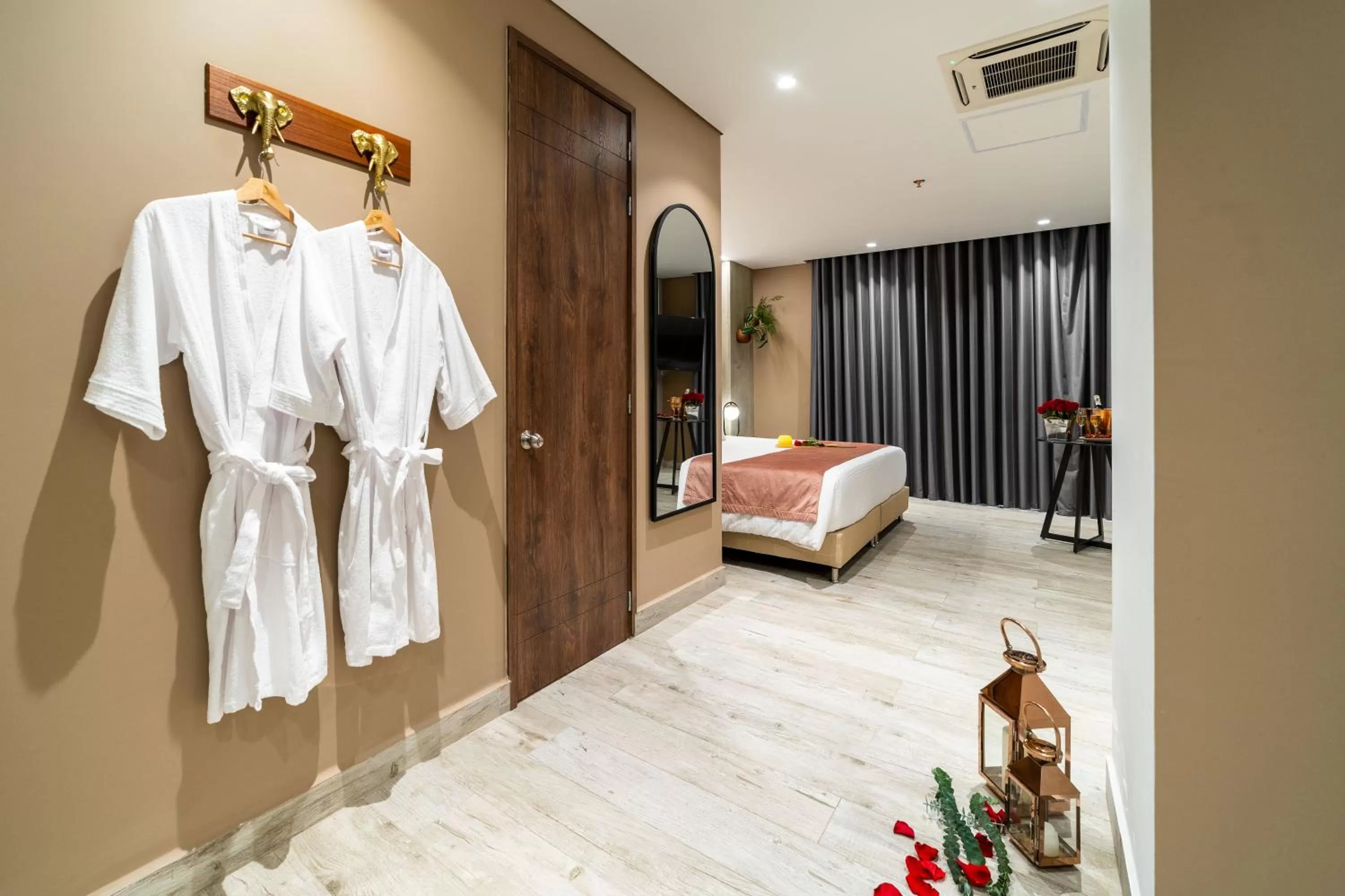 Photo of the whole room, Bed in Eutopiq Hotel