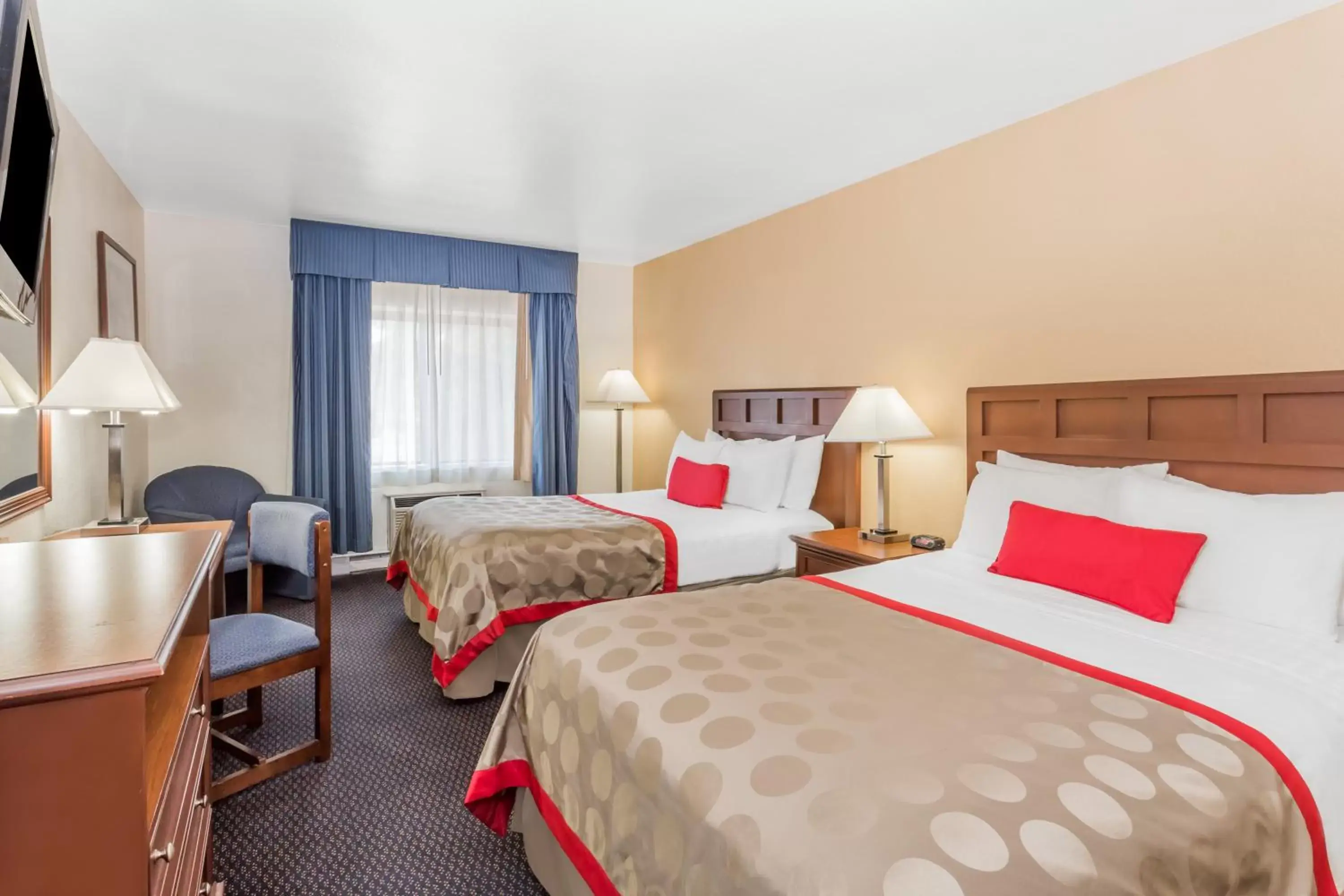 Double Room with Two Double Beds - Non-Smoking in Baymont by Wyndham Waukesha Double Room with Two Double Beds - Non-Smoking in Baymont by Wyndham Waukesha