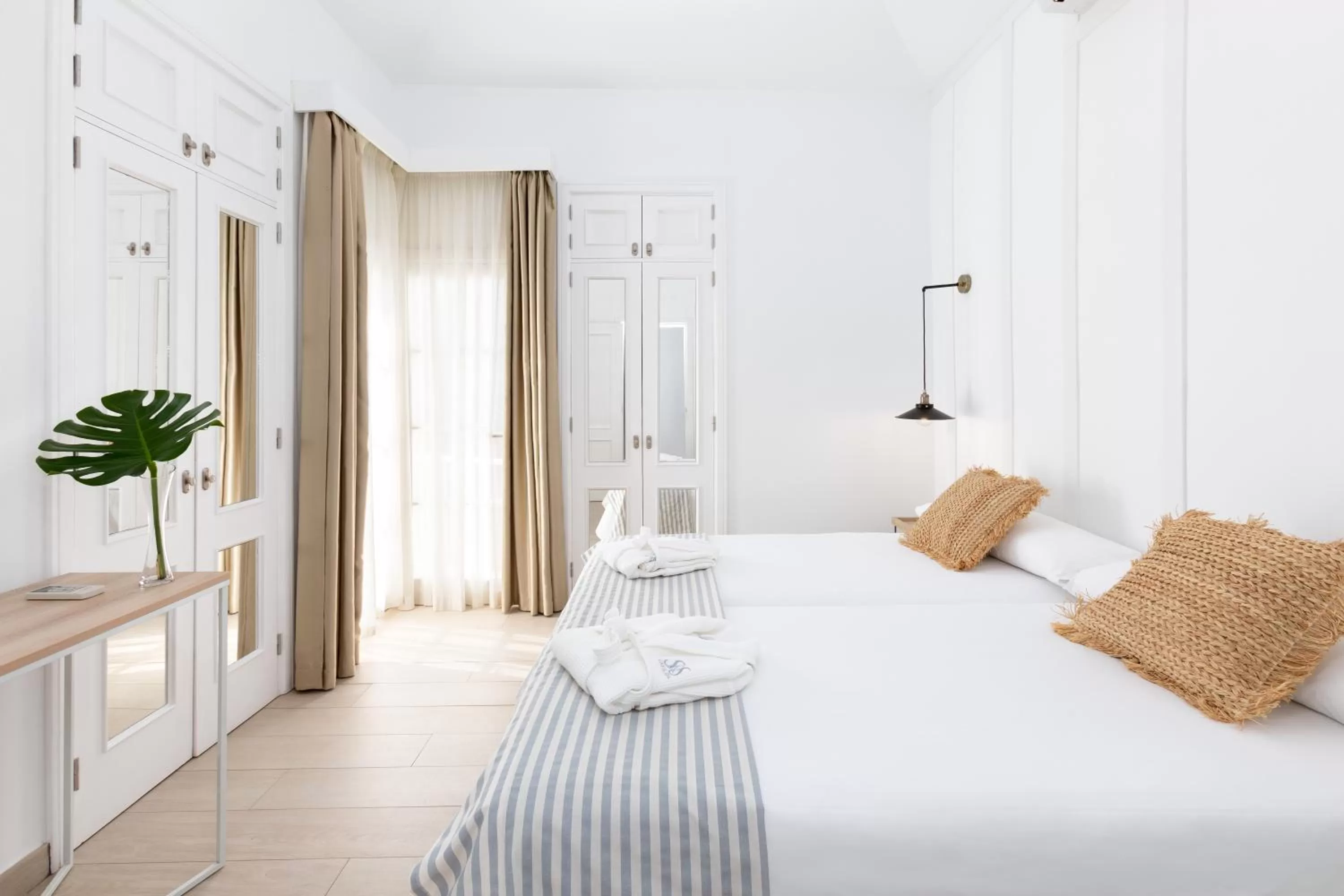 Bedroom, Bed in Lagos de Fañabé Beach Resort