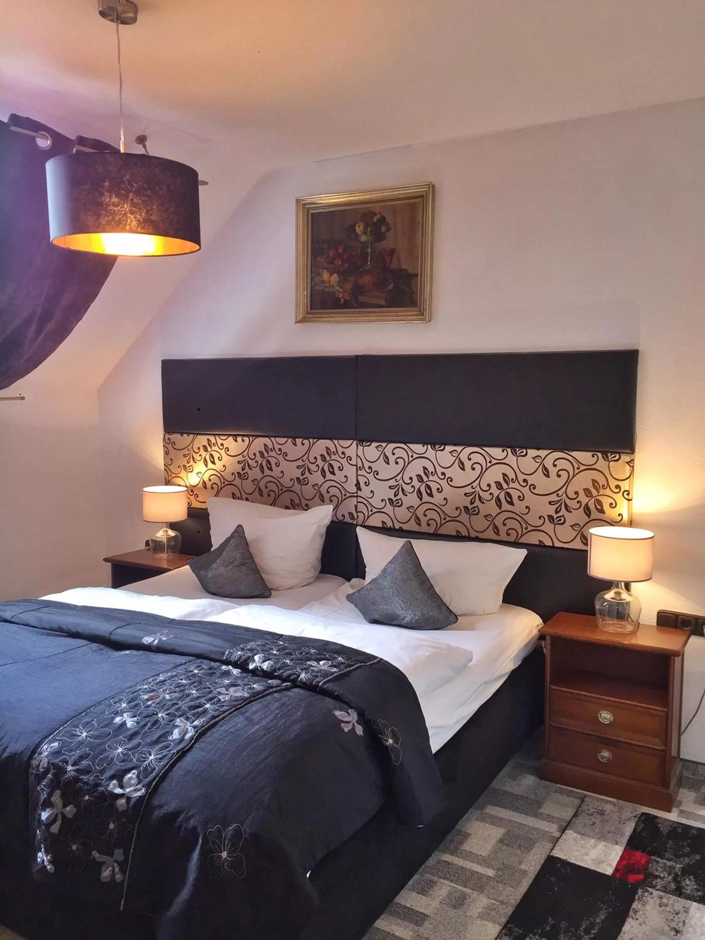 Bed in Hotel Attaché